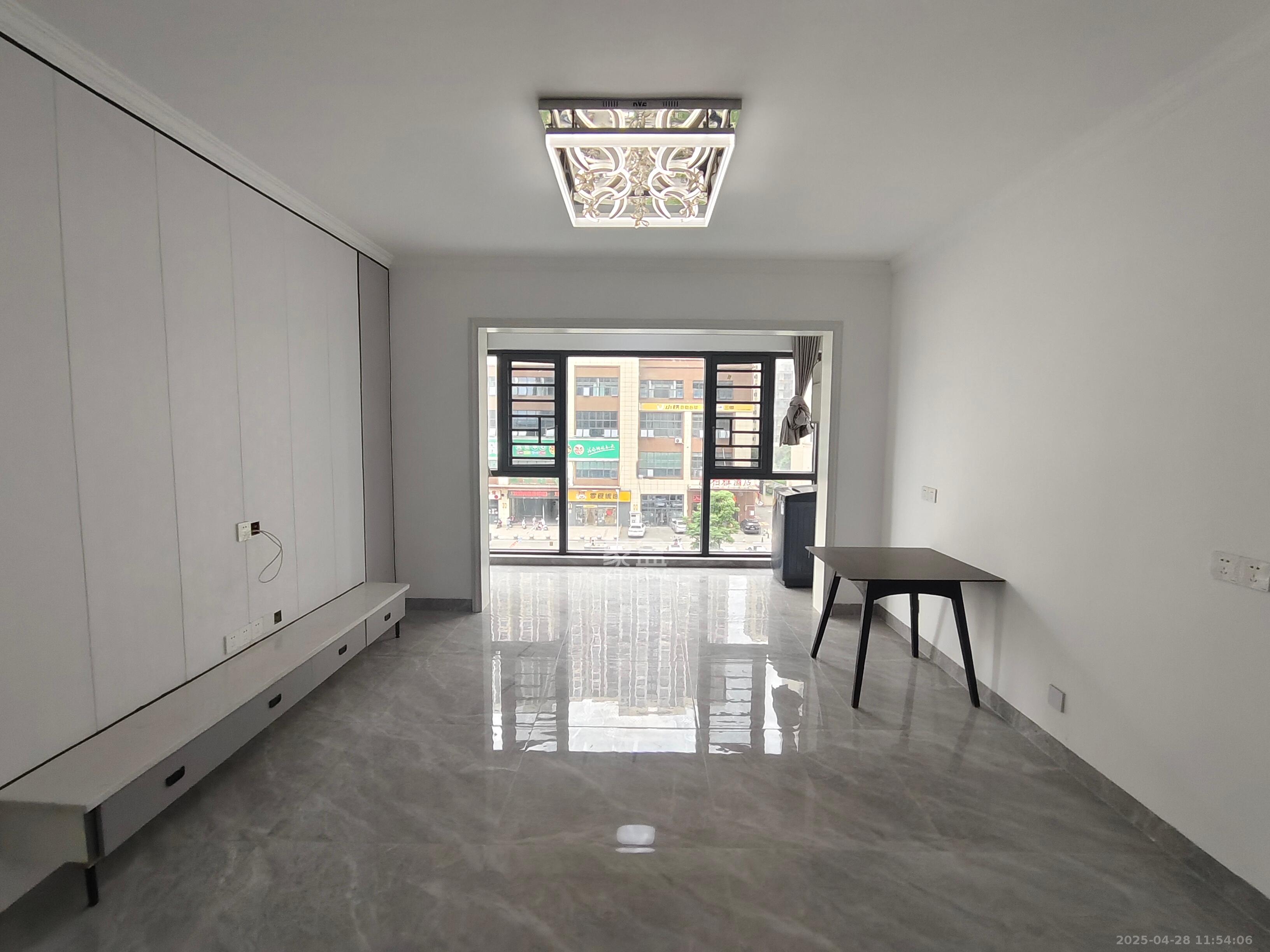 真人桥家园一期  4室2厅2卫    2600.0元/月 真人桥家园一期  4室2厅2卫    2600.0元/月