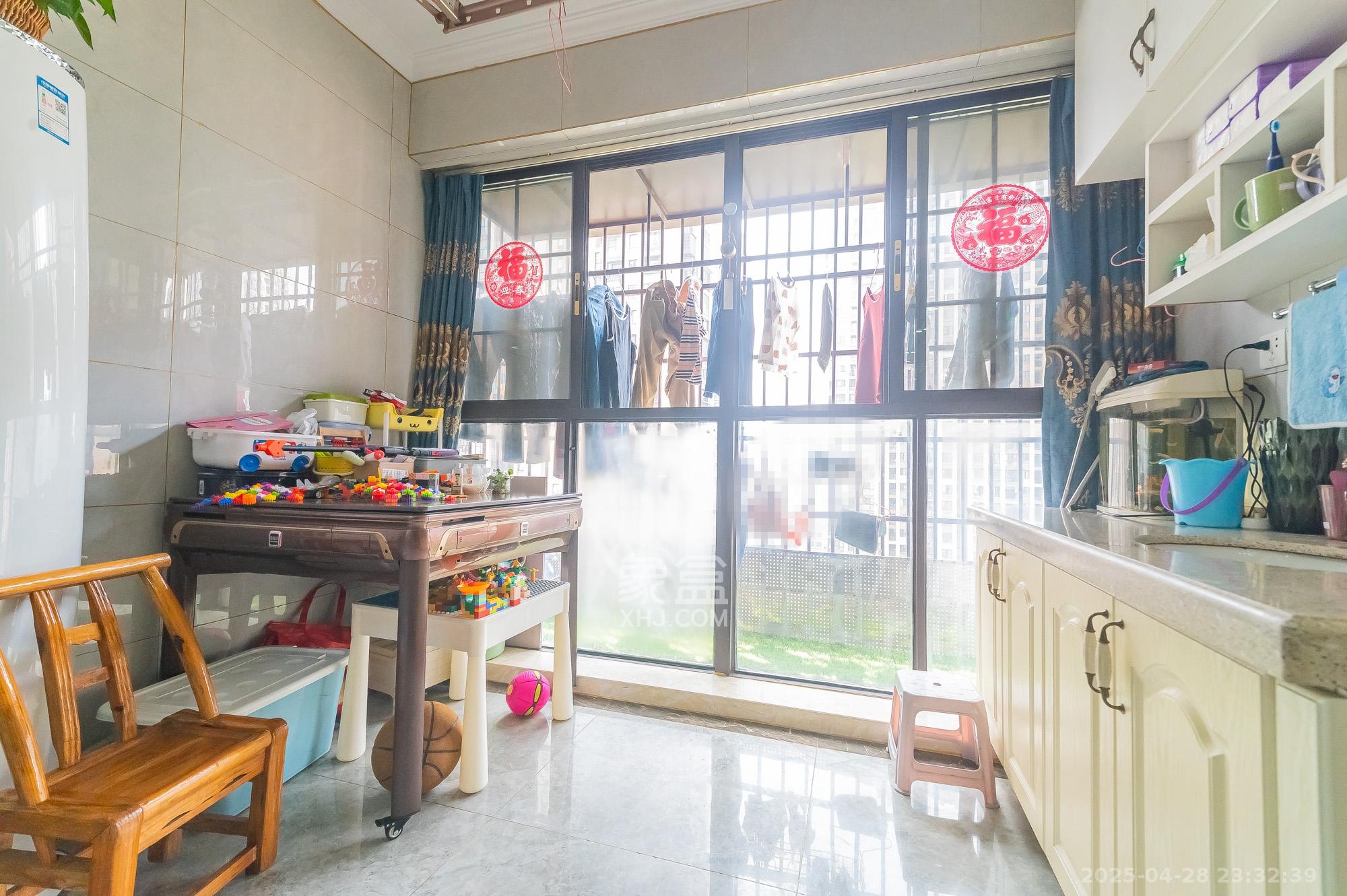 国泰九龙湾 3室2厅1卫 78.0万 国泰九龙湾 3室2厅1卫 78.0万阳台