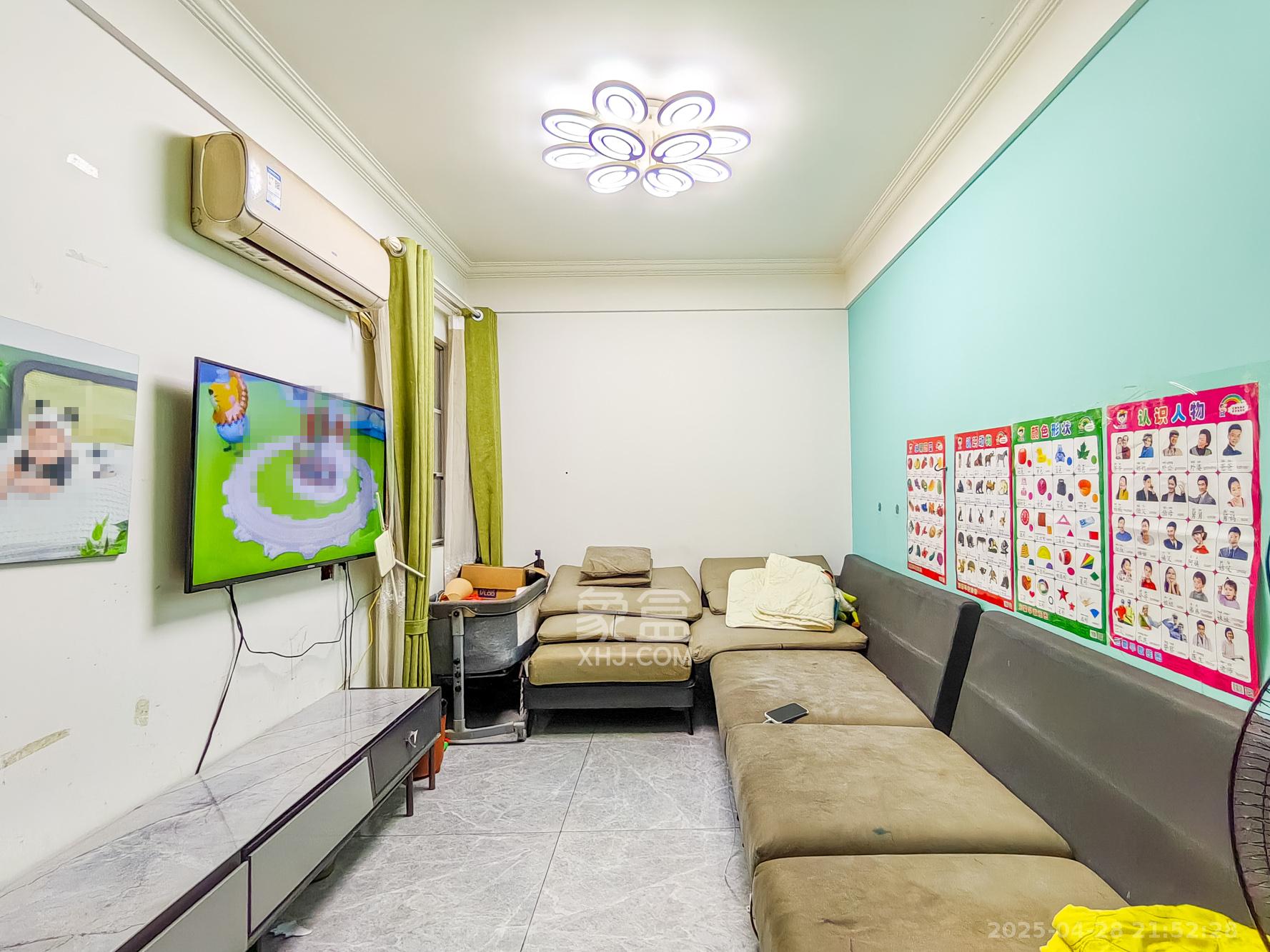 荣盛花语城 3室2厅1卫 59.8万 荣盛花语城 3室2厅1卫 59.8万客厅