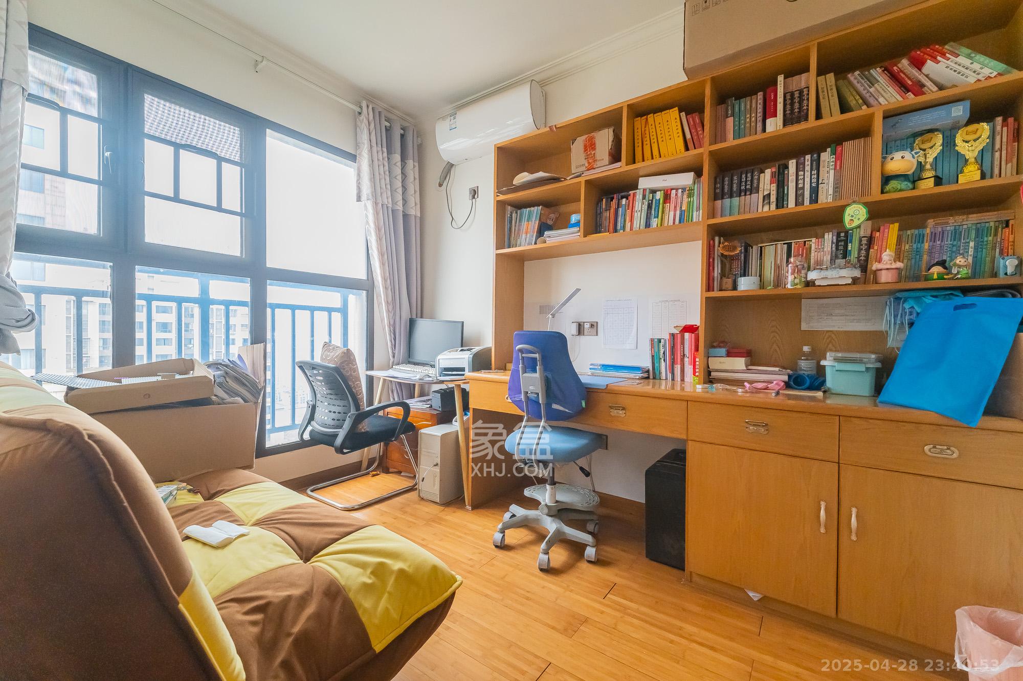 星湖湾二期高层 4室2厅2卫 88.0万 星湖湾二期高层 4室2厅2卫 88.0万卧室