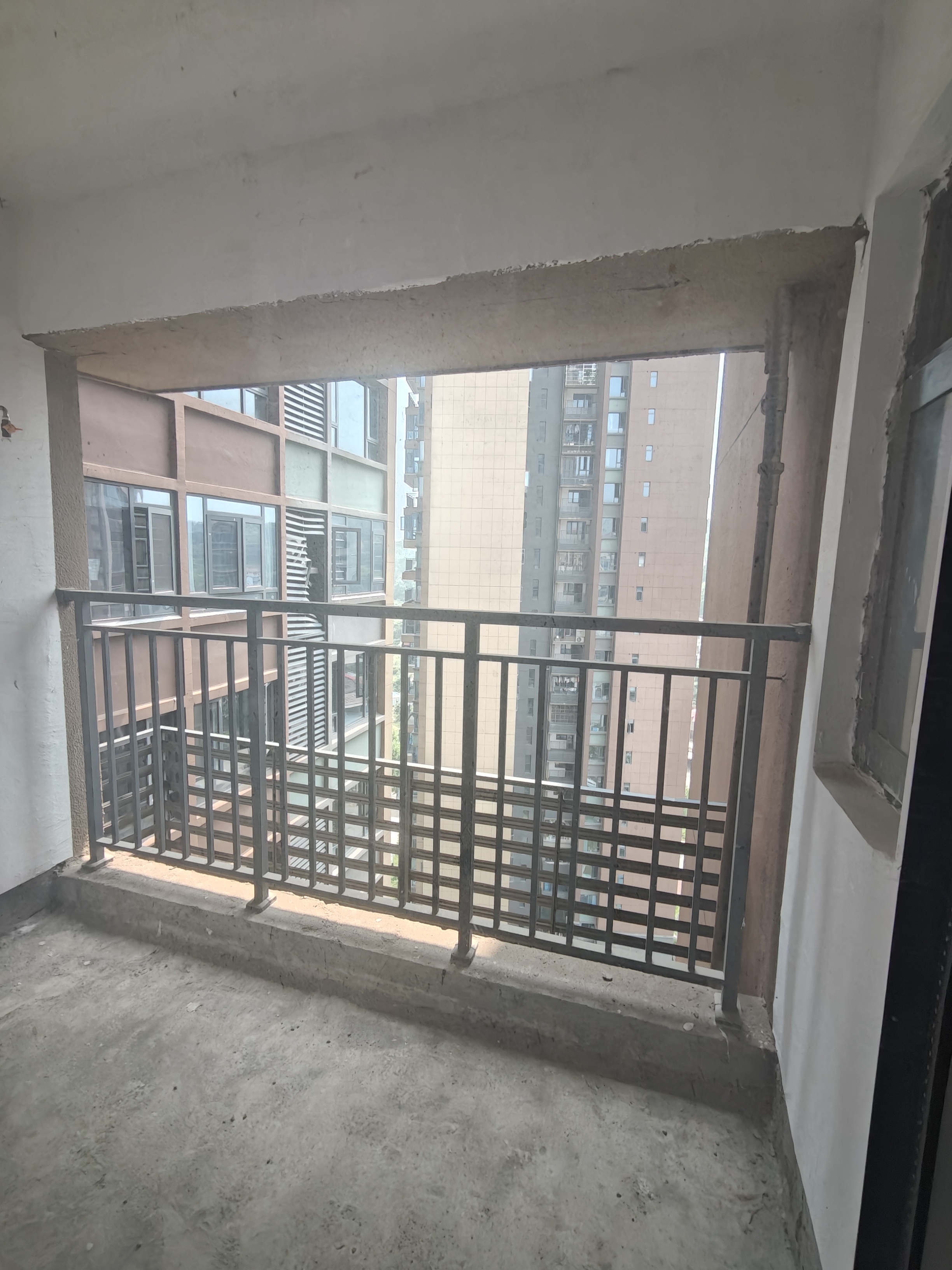 宁邦中心（二期公园里）  3室2厅2卫   78.80万客厅