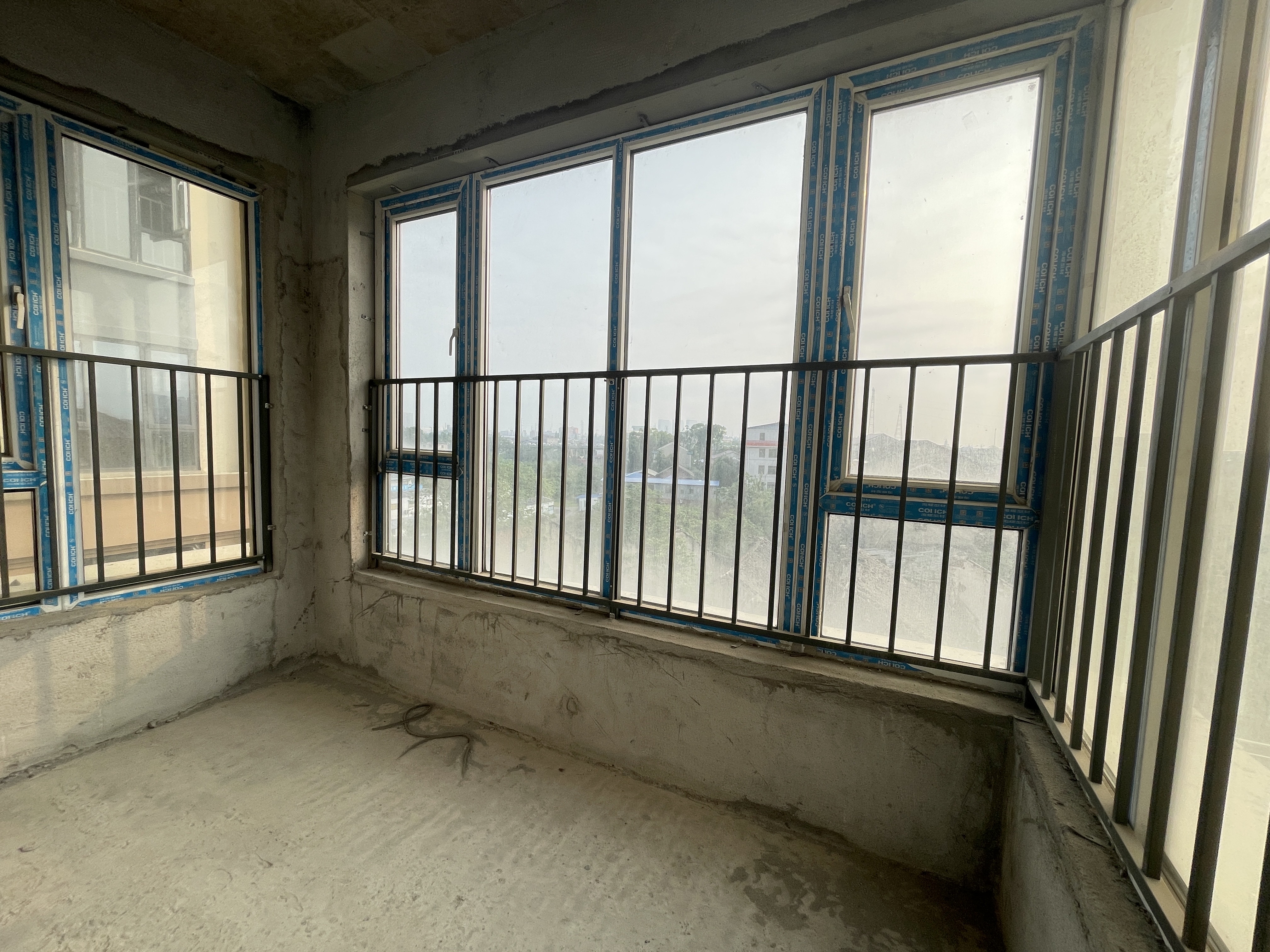 大汉资江城 4室2厅2卫 95.0万 大汉资江城 4室2厅2卫 95.0万客厅