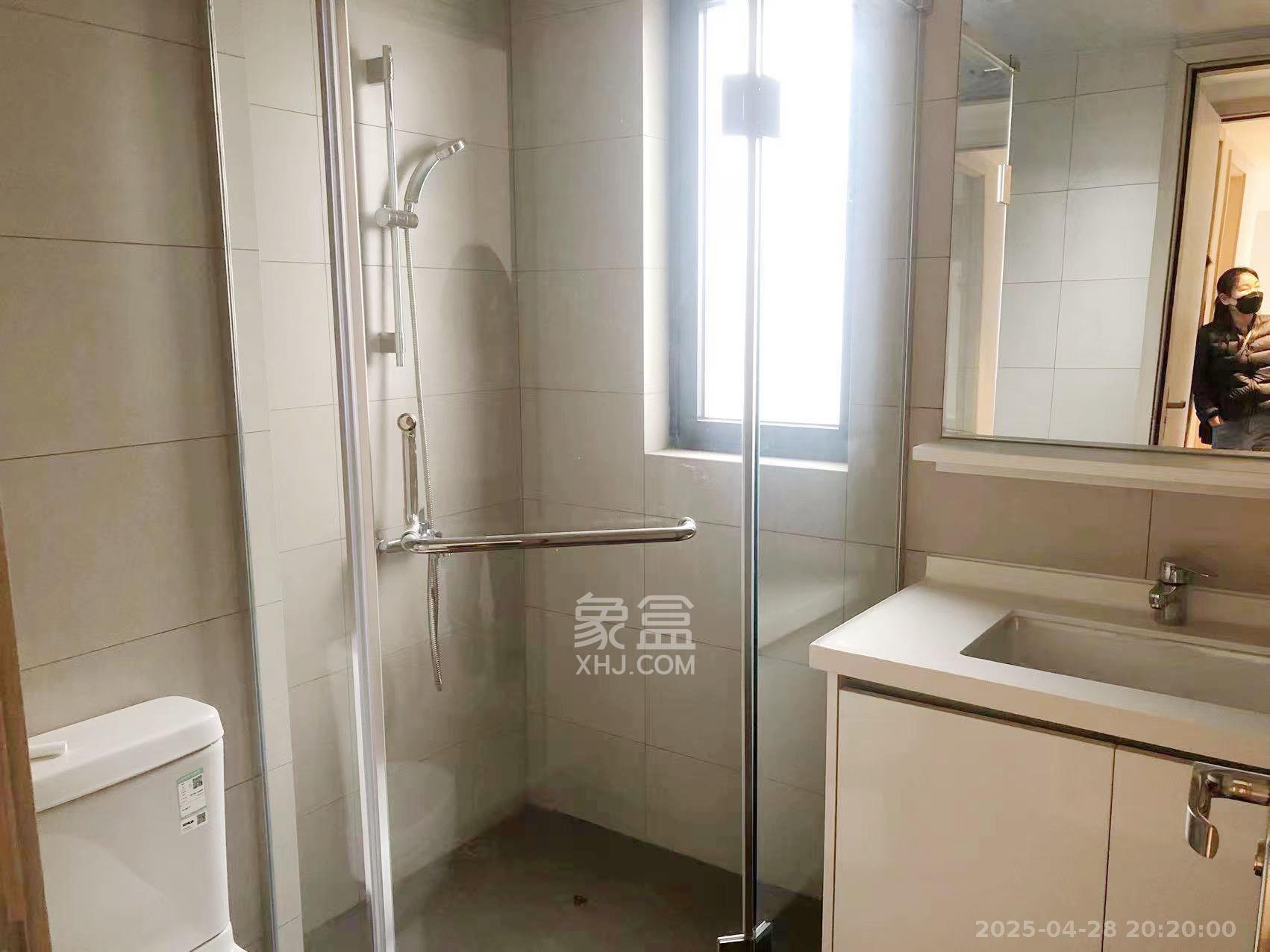 时代年华  3室2厅2卫   2200.00元/月室内图