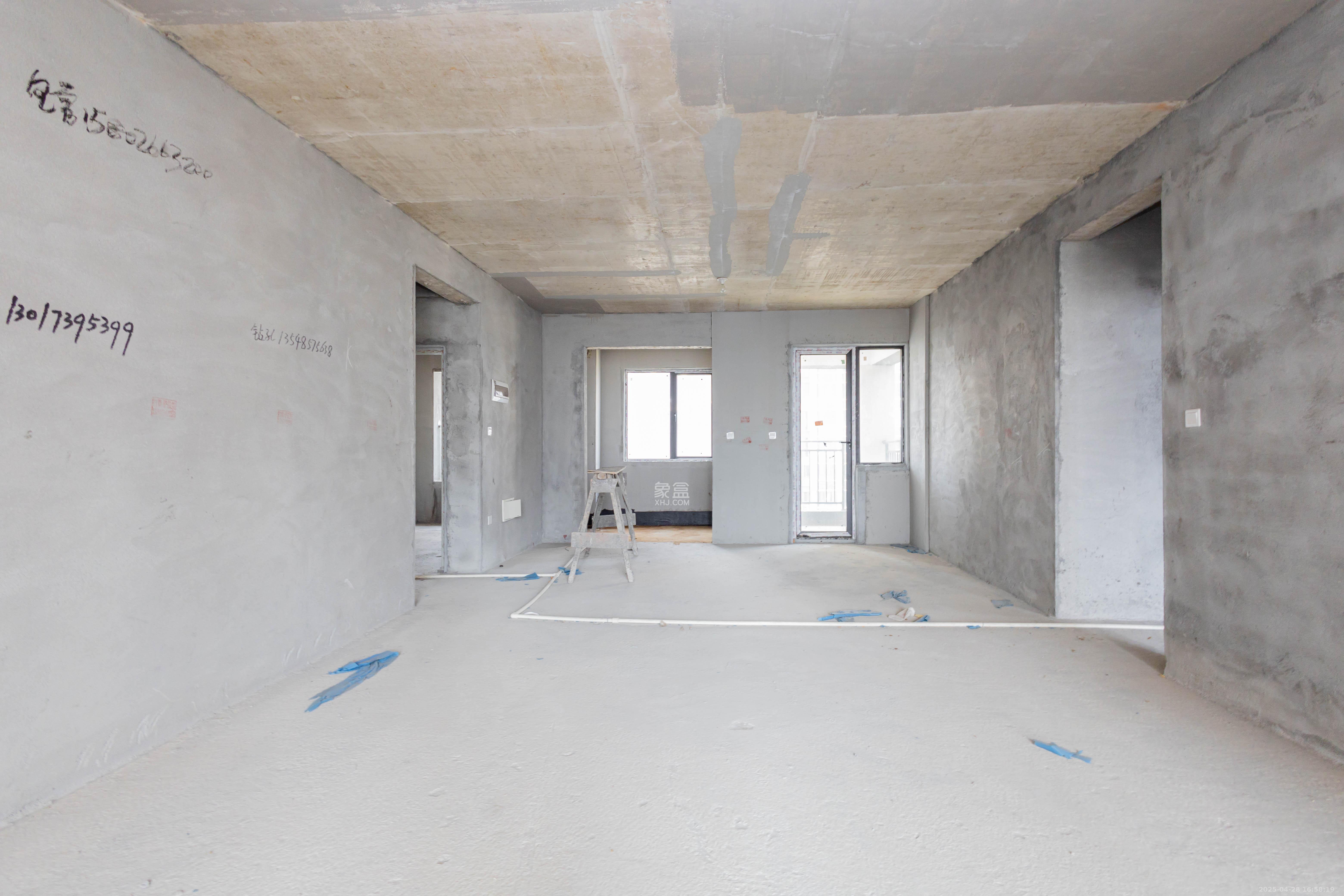 财汇新天地(财汇商务广场) 4室2厅2卫 76.5万 财汇新天地(财汇商务广场) 4室2厅2卫 76.5万客厅