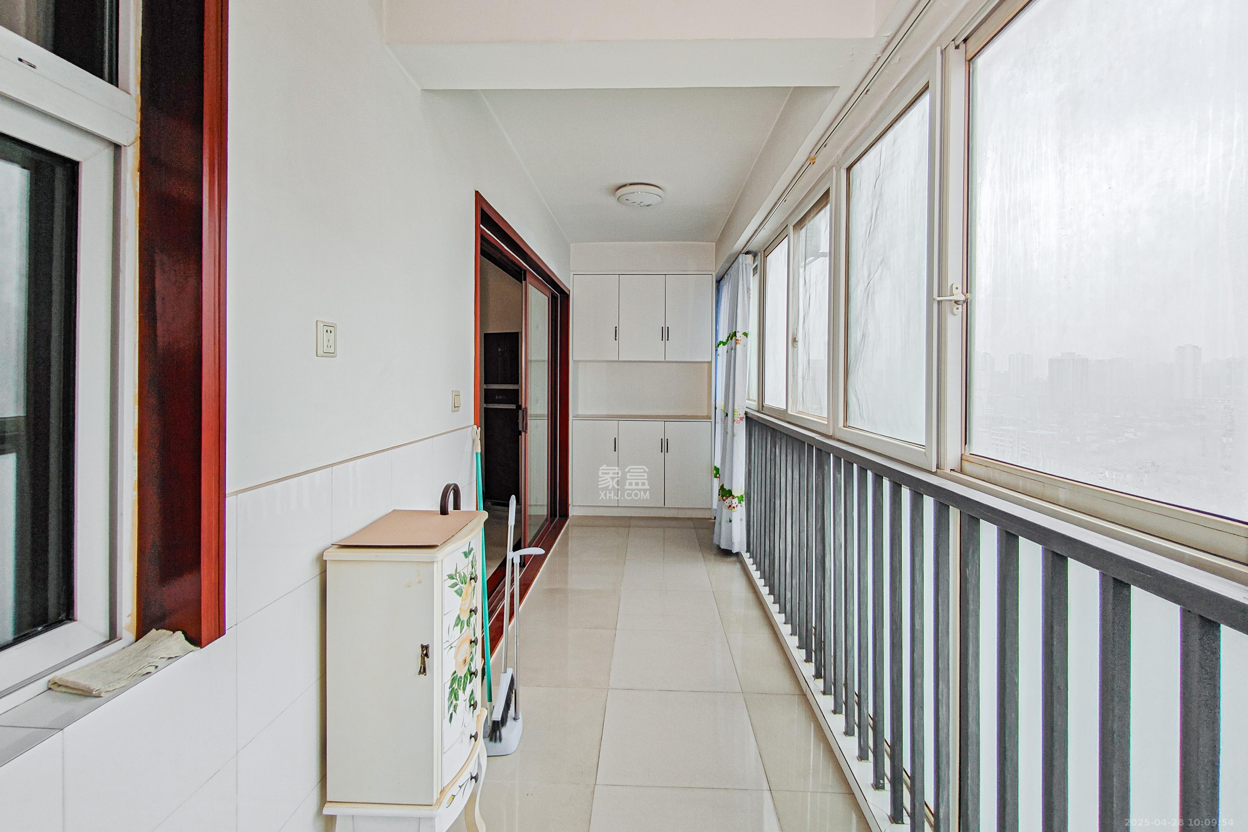 鸿景雅苑  3室2厅1卫    166.0万 鸿景雅苑  3室2厅1卫    166.0万阳台