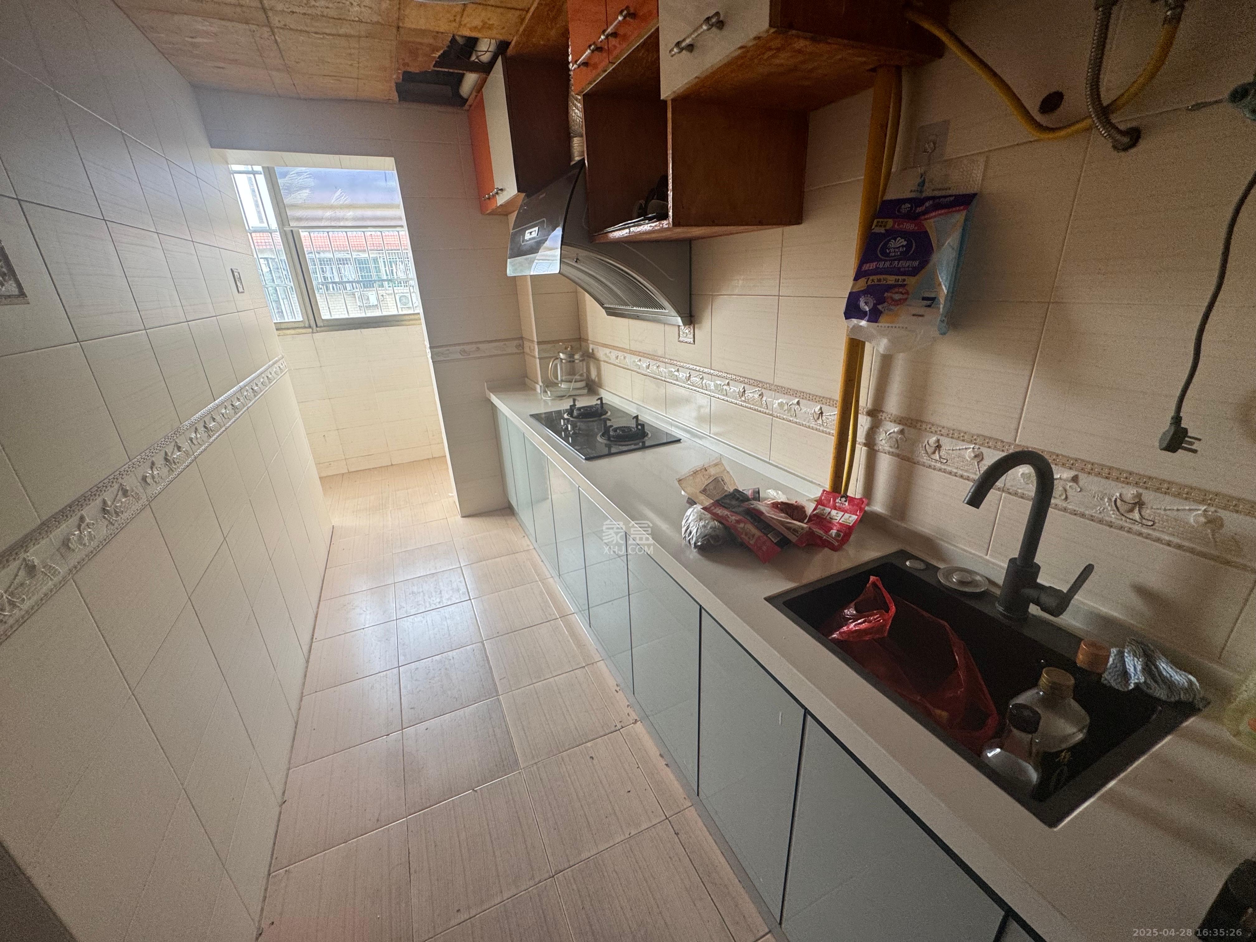 石岭小区A区  4室2厅2卫    2700.0元/月 石岭小区A区  4室2厅2卫    2700.0元/月室内图