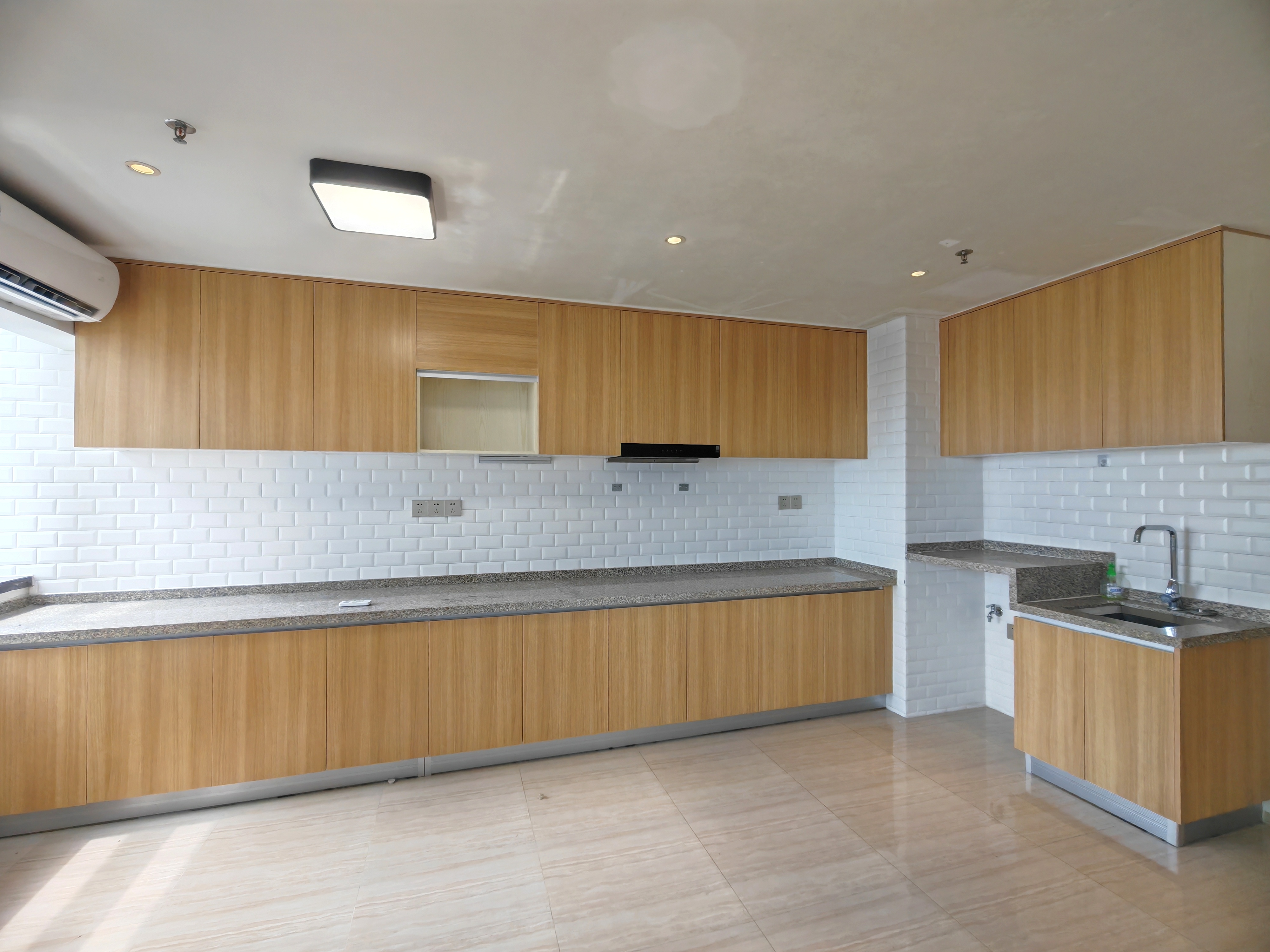 海航豪庭北苑 1室1厅1卫 120.0万 海航豪庭北苑 1室1厅1卫 120.0万客厅