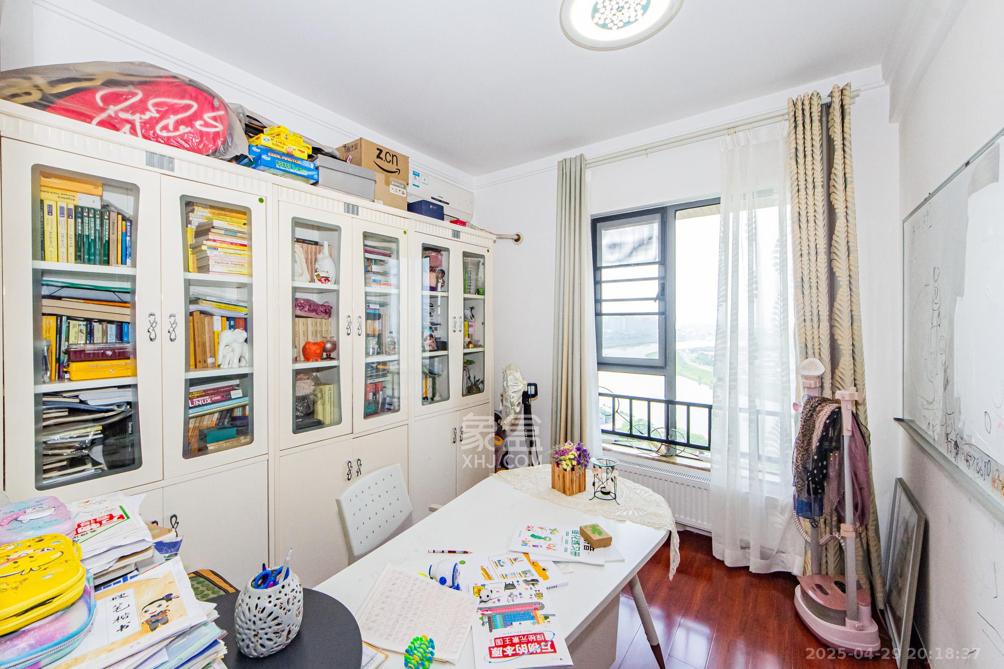 珠江郦城薰衣道  4室2厅2卫    143.0万 珠江郦城薰衣道  4室2厅2卫    143.0万卧室