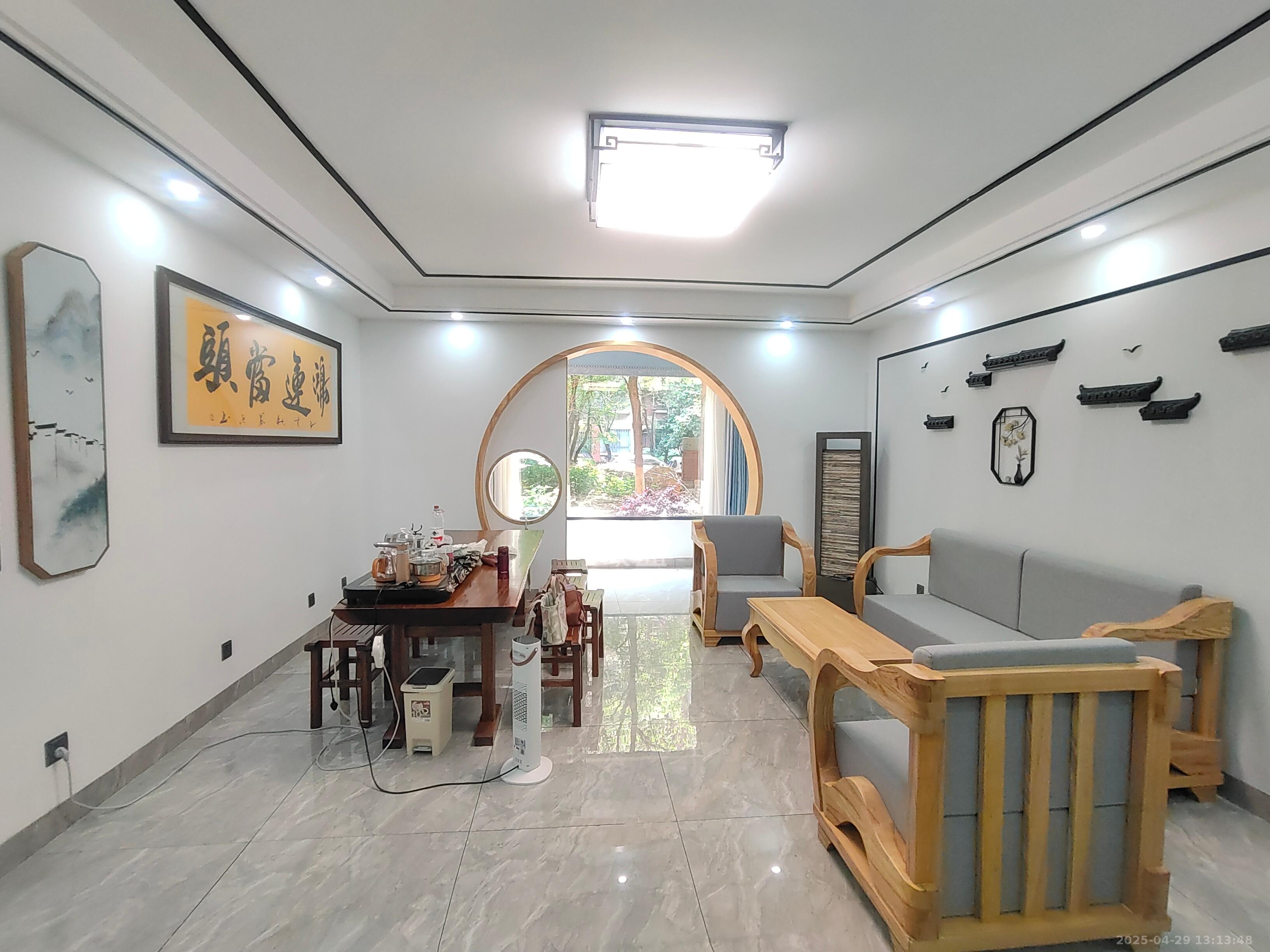 纳帕溪谷 5室2厅2卫 105.0万 纳帕溪谷 5室2厅2卫 105.0万客厅