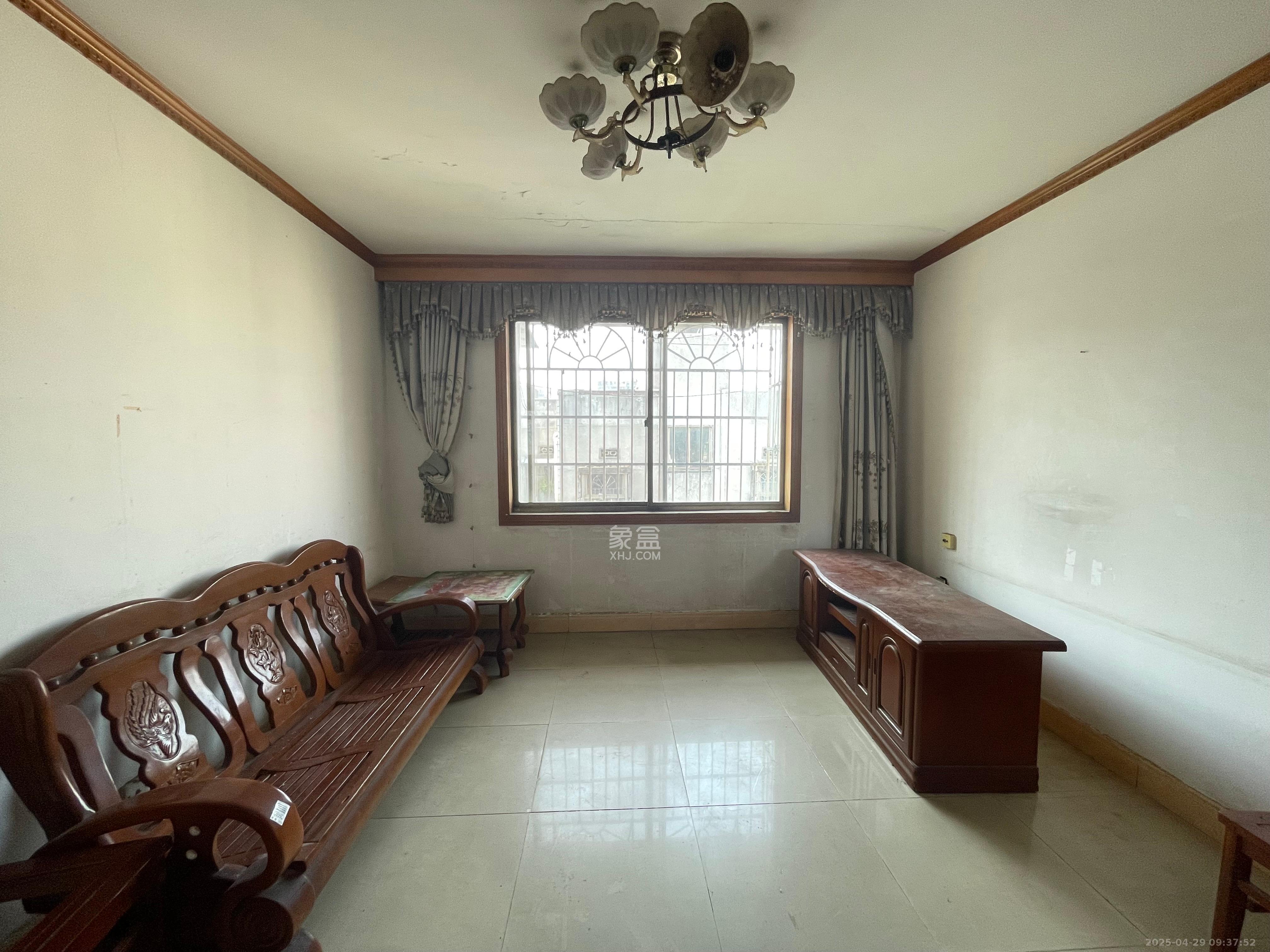 中建五局信和苑三区 3室2厅1卫 1000.0元/月 中建五局信和苑三区 3室2厅1卫 1000.0元/月室内图