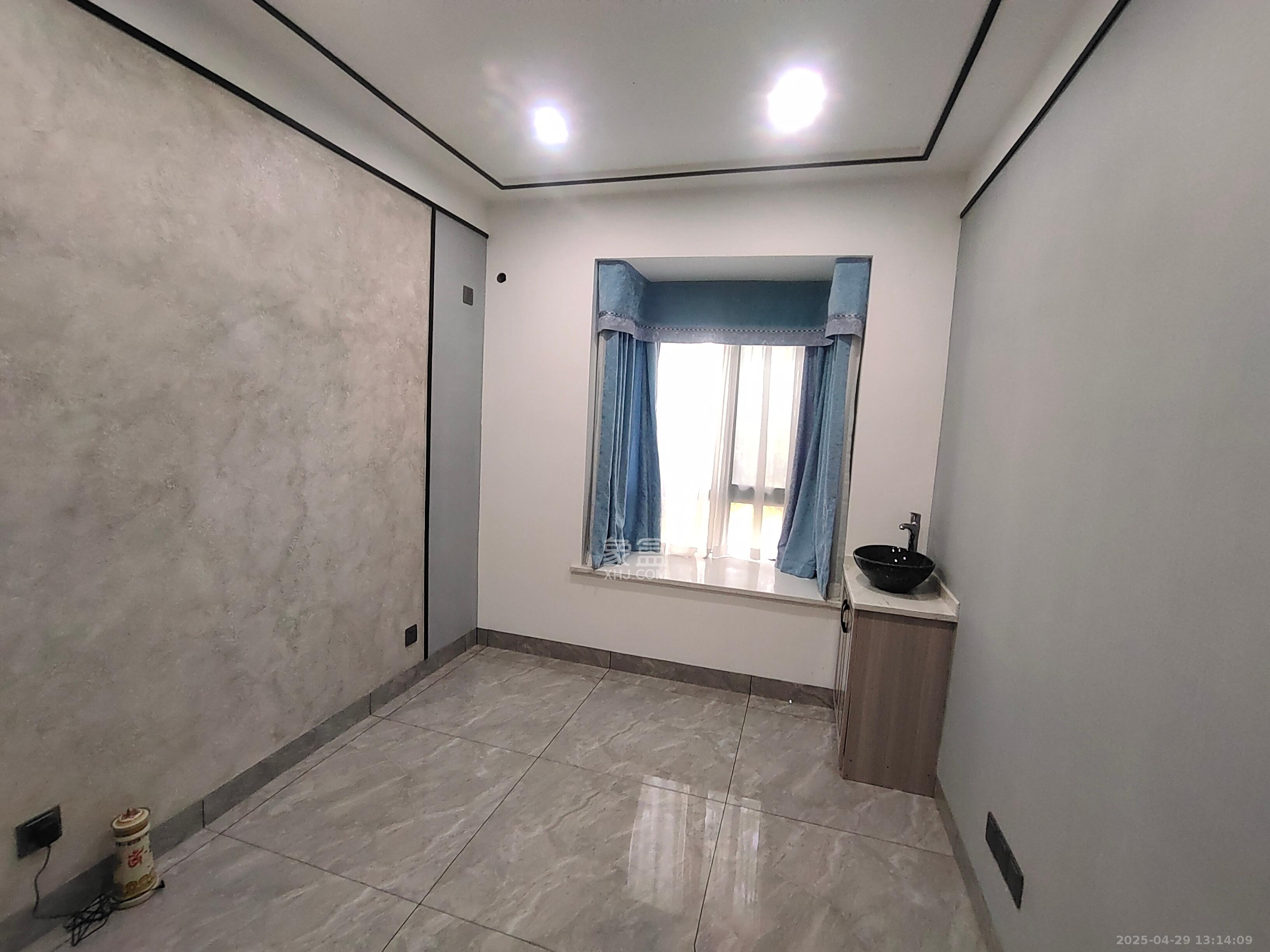 纳帕溪谷 5室2厅2卫 105.0万 纳帕溪谷 5室2厅2卫 105.0万客厅