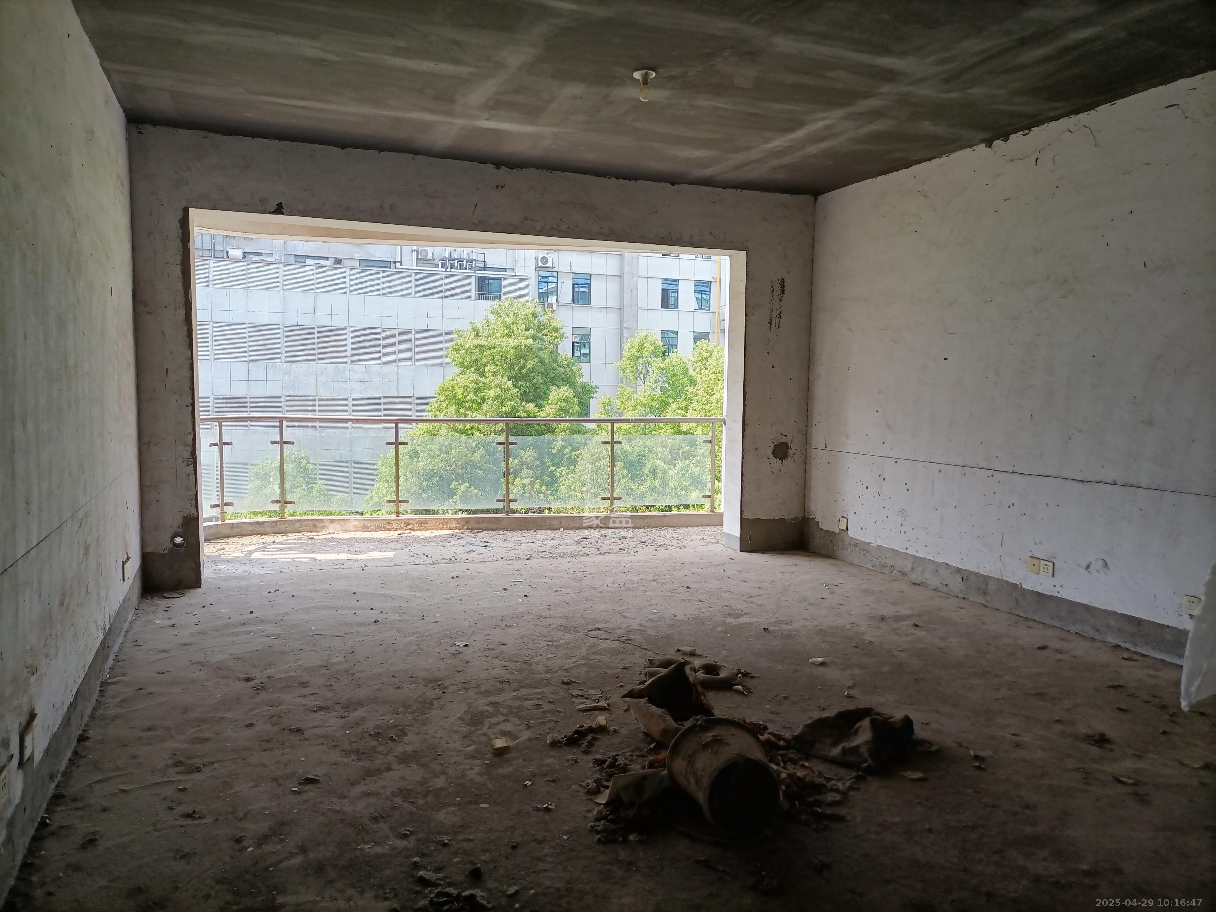 友谊嘉园  4室2厅2卫    1600.0元/月 友谊嘉园  4室2厅2卫    1600.0元/月室内图