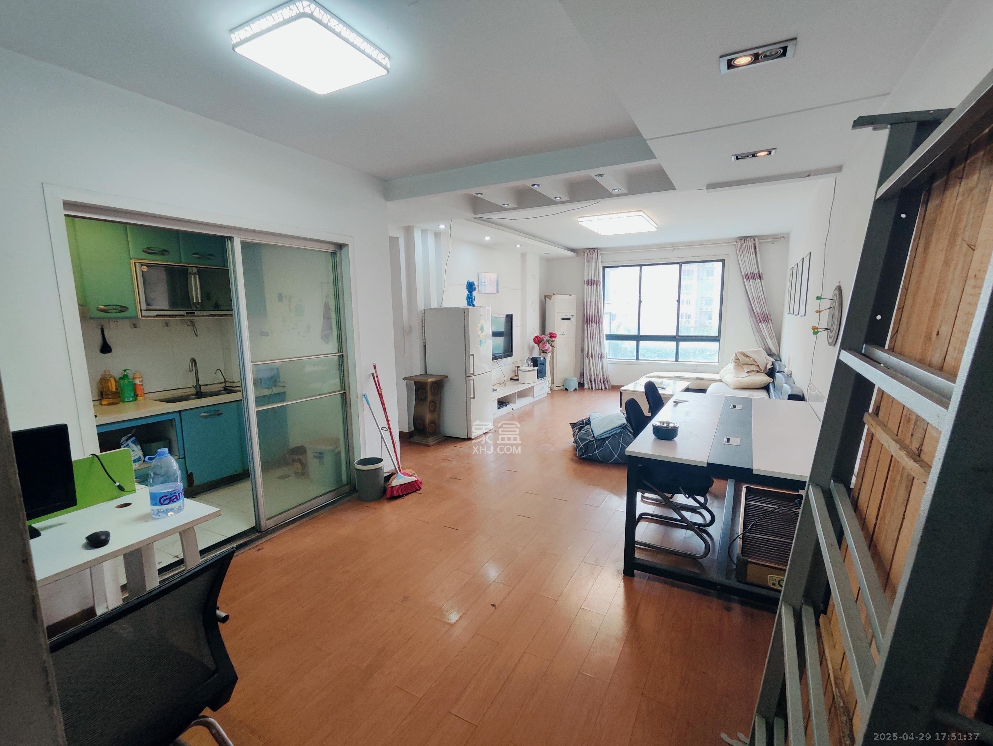 融橙上品  3室2厅2卫    2300.0元/月室内图