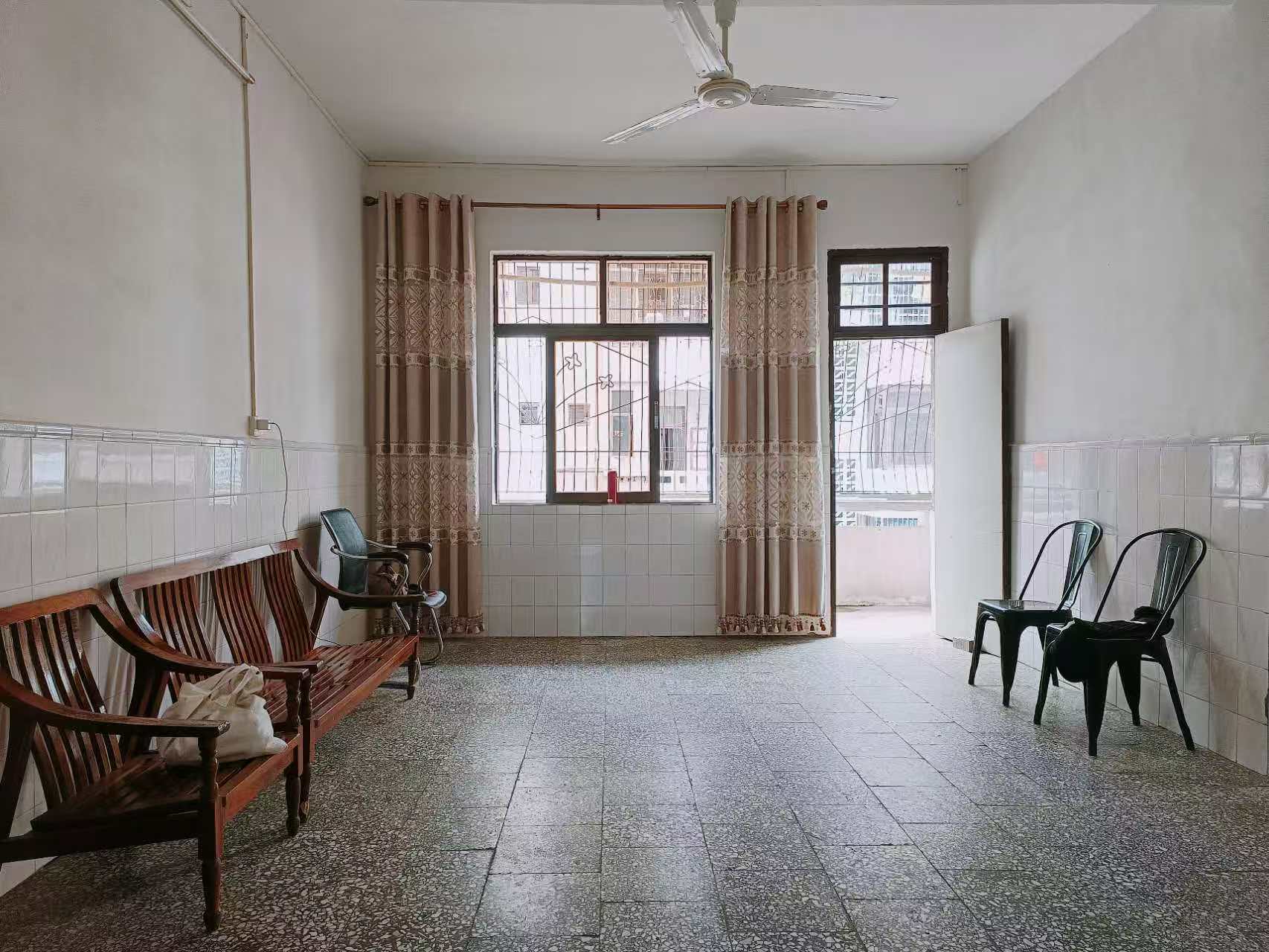 市公安局大同里宿舍区(大同一横路2号单位宿舍) 3室2厅1卫 2100.0元/月 市公安局大同里宿舍区(大同一横路2号单位宿舍) 3室2厅1卫 2100.0元/月室内图