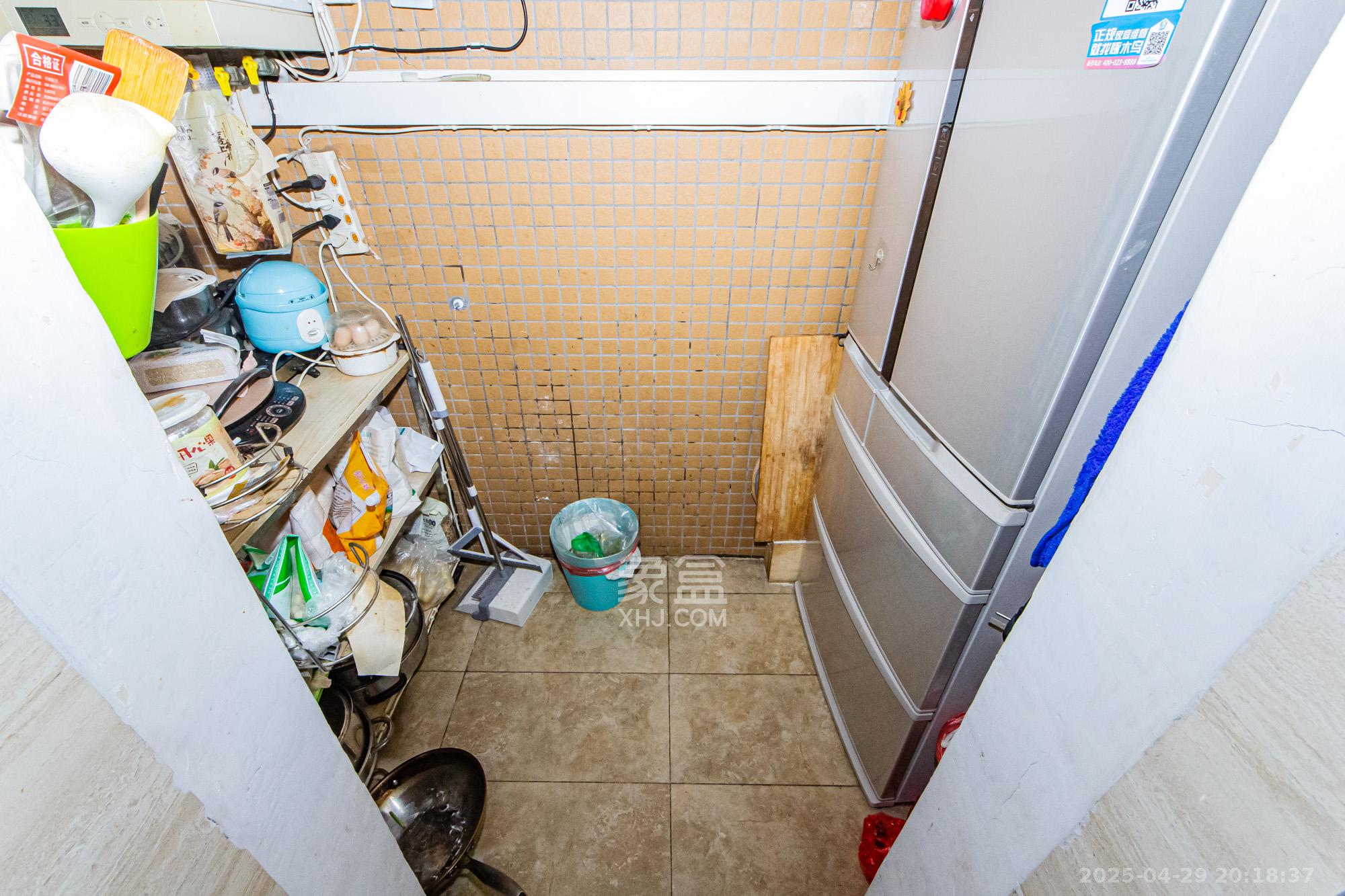 珠江郦城薰衣道  4室2厅2卫    143.0万 珠江郦城薰衣道  4室2厅2卫    143.0万阳台