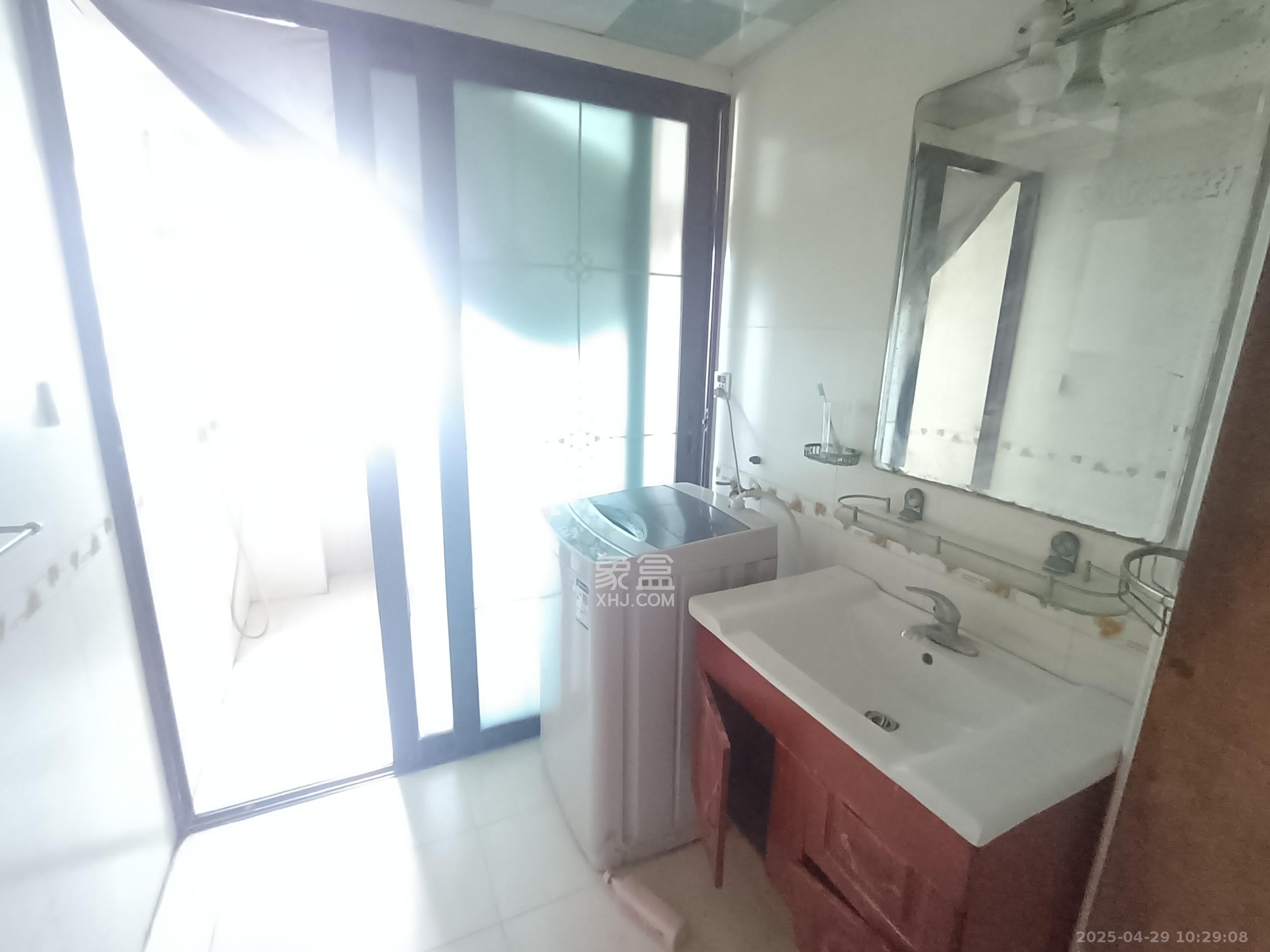 天城泰祥苑 3室2厅2卫 2500.0元/月 天城泰祥苑 3室2厅2卫 2500.0元/月室内图