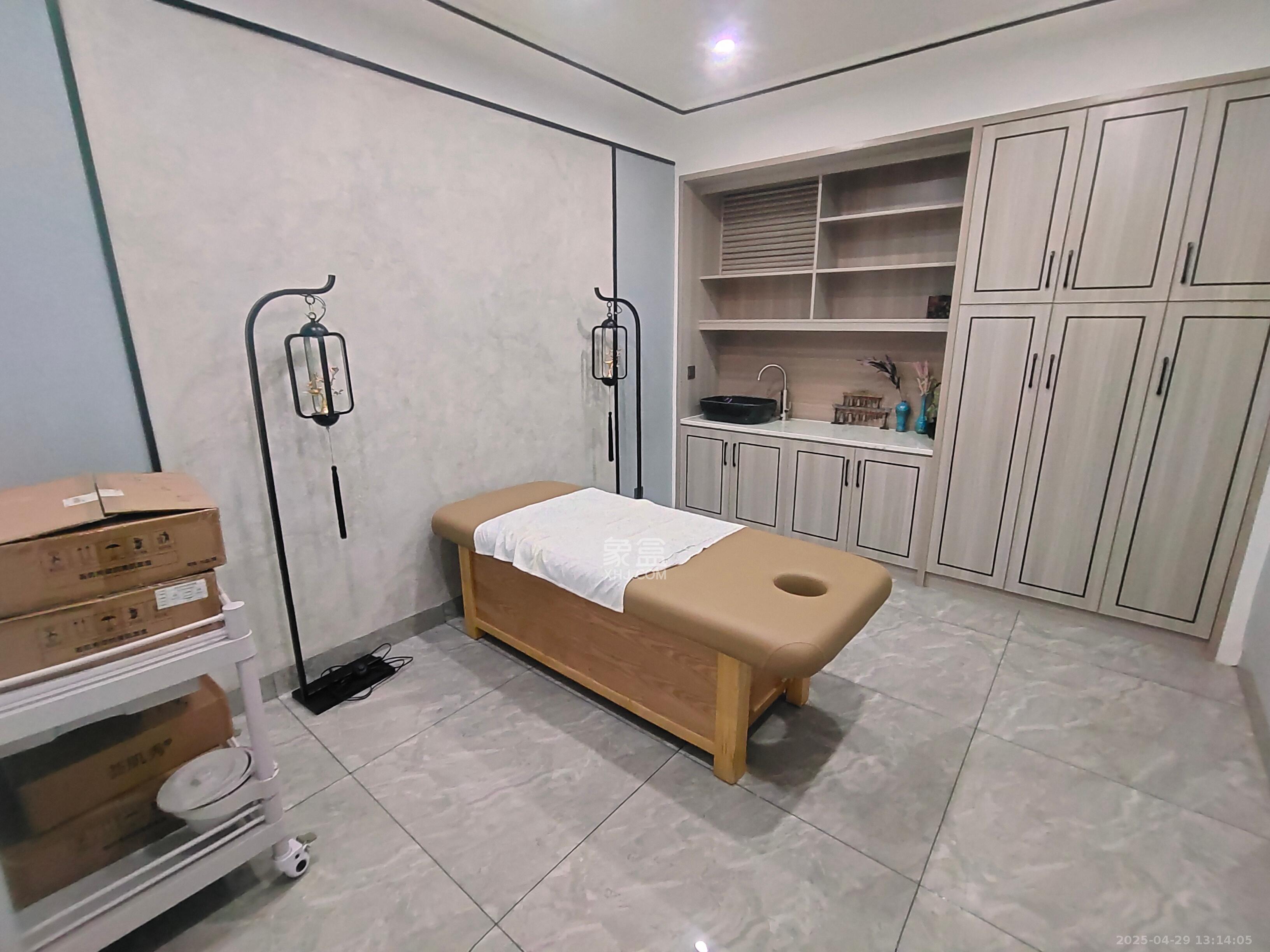 纳帕溪谷 5室2厅2卫 105.0万 纳帕溪谷 5室2厅2卫 105.0万客厅