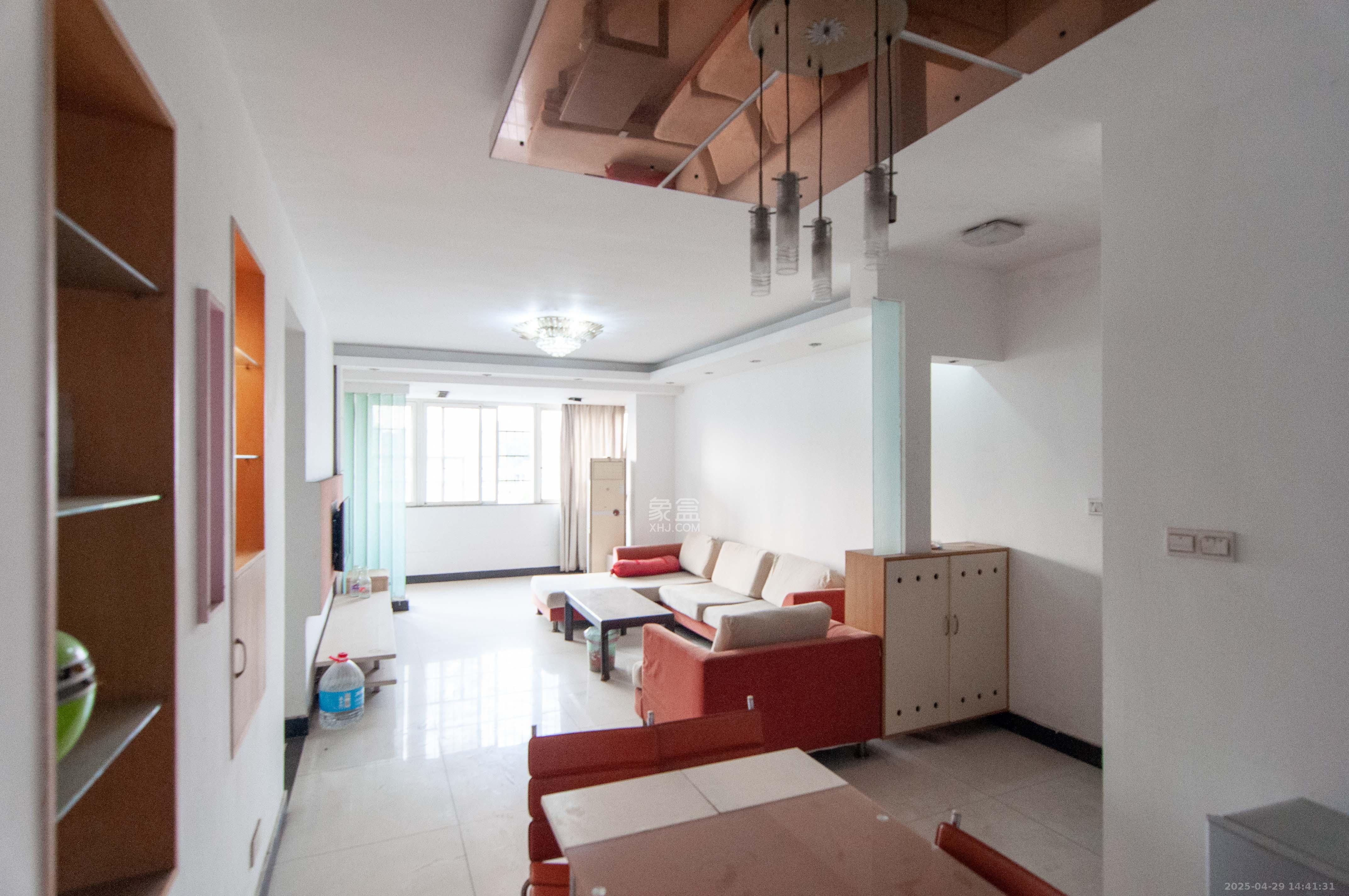 麓谷雅园 3室2厅2卫 69.8万 麓谷雅园 3室2厅2卫 69.8万客厅