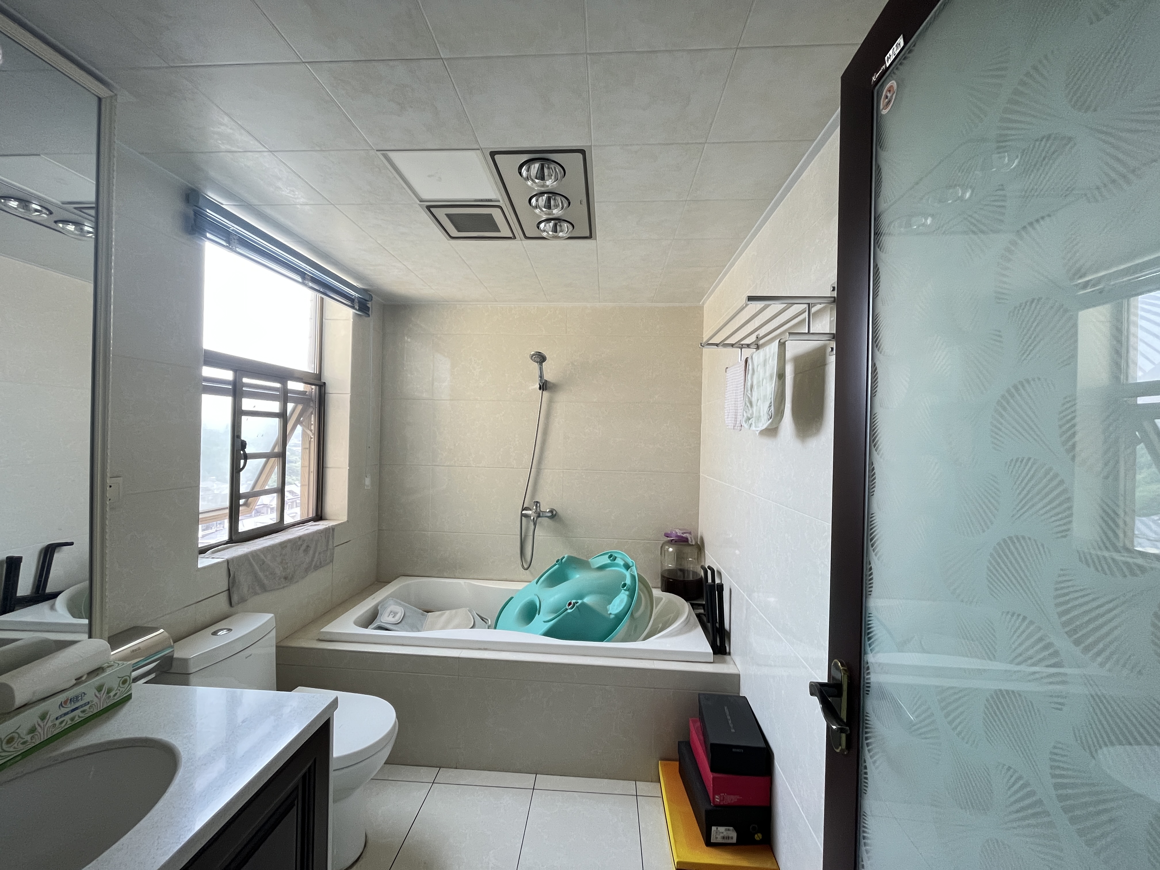 环保欣苑 4室2厅2卫 145.8万 环保欣苑 4室2厅2卫 145.8万客厅