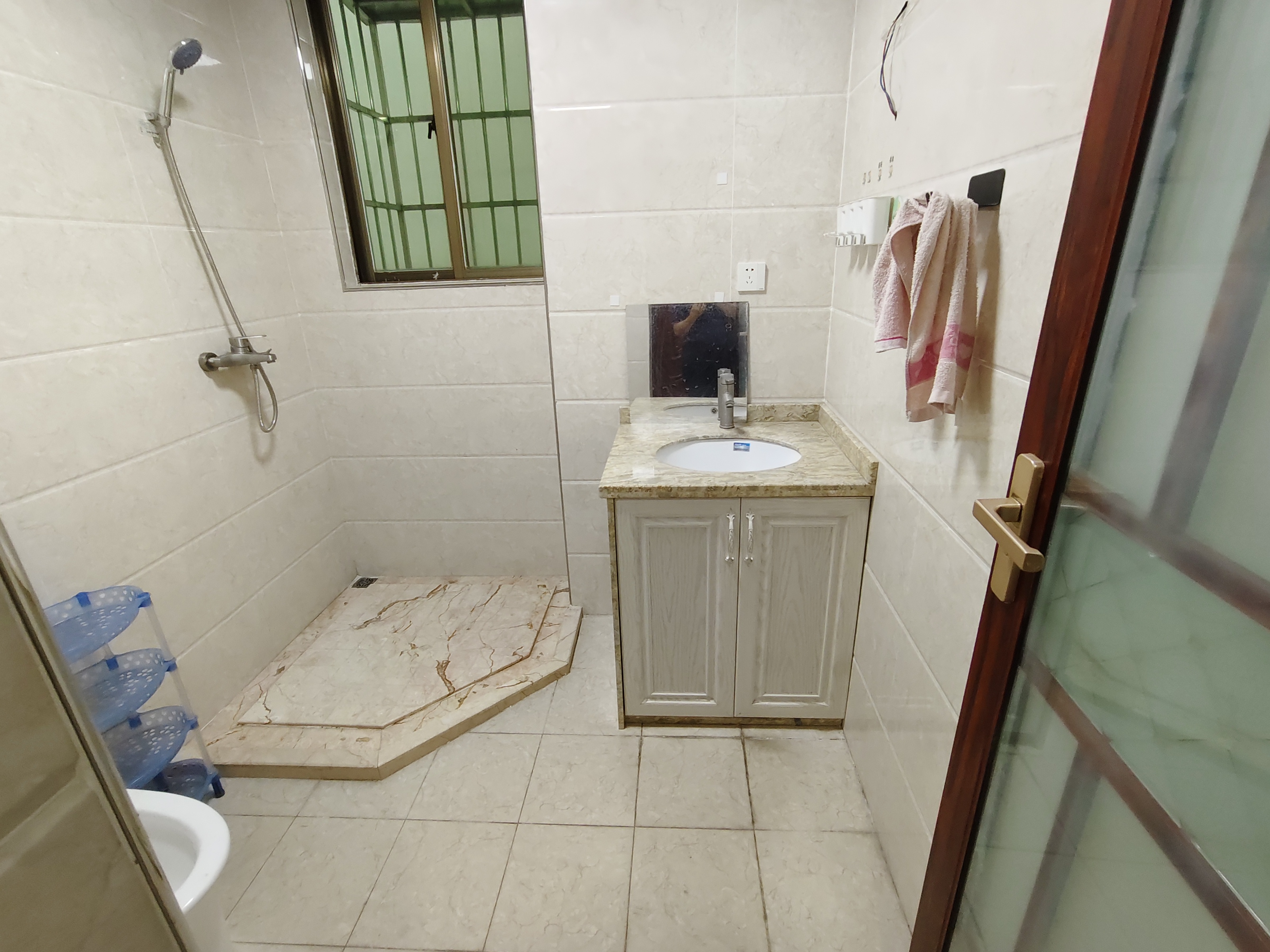 崇华小区 4室2厅2卫 3300.0元/月 崇华小区 4室2厅2卫 3300.0元/月室内图