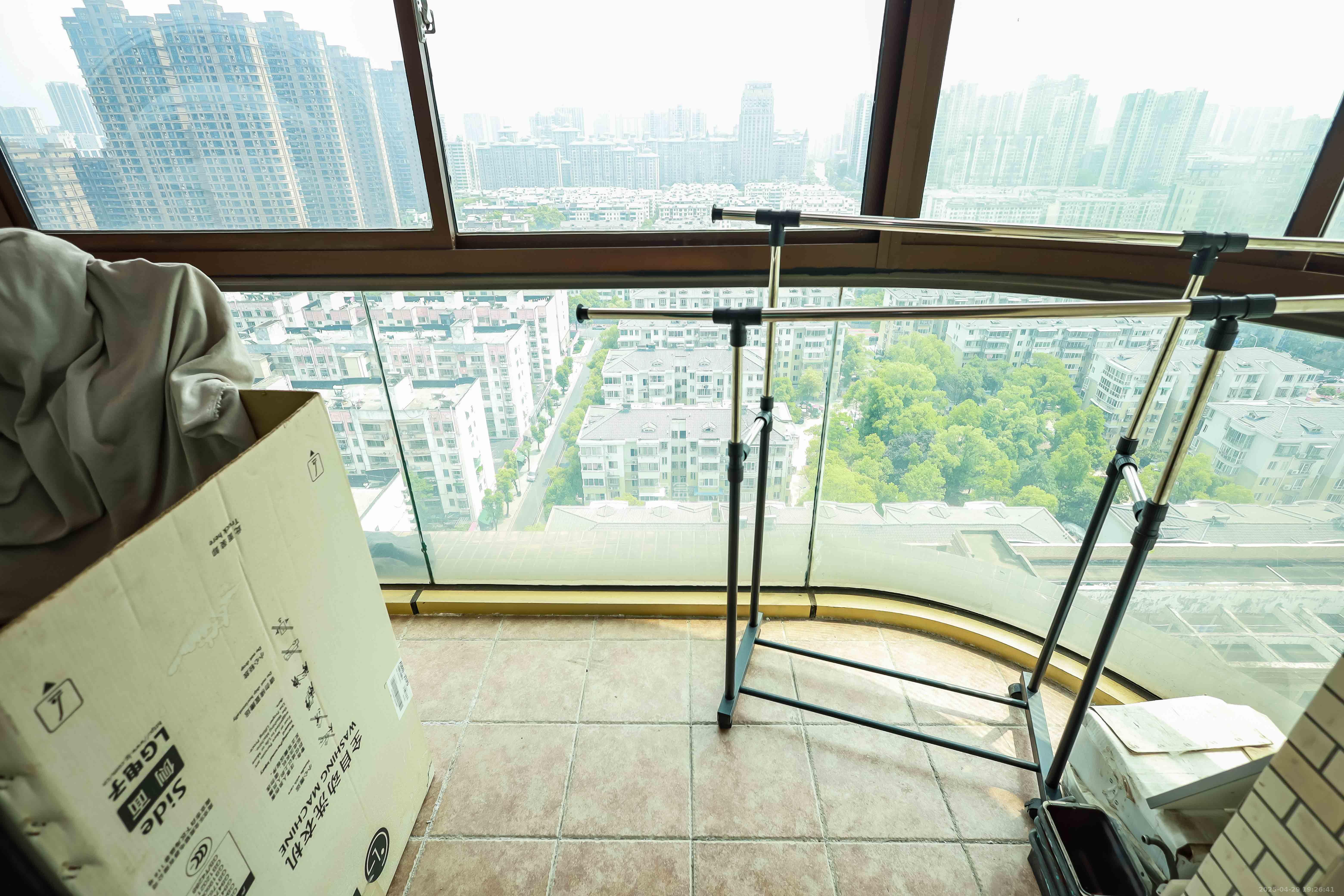 岳麓壹号  3室2厅2卫    200.0万 岳麓壹号  3室2厅2卫    200.0万阳台