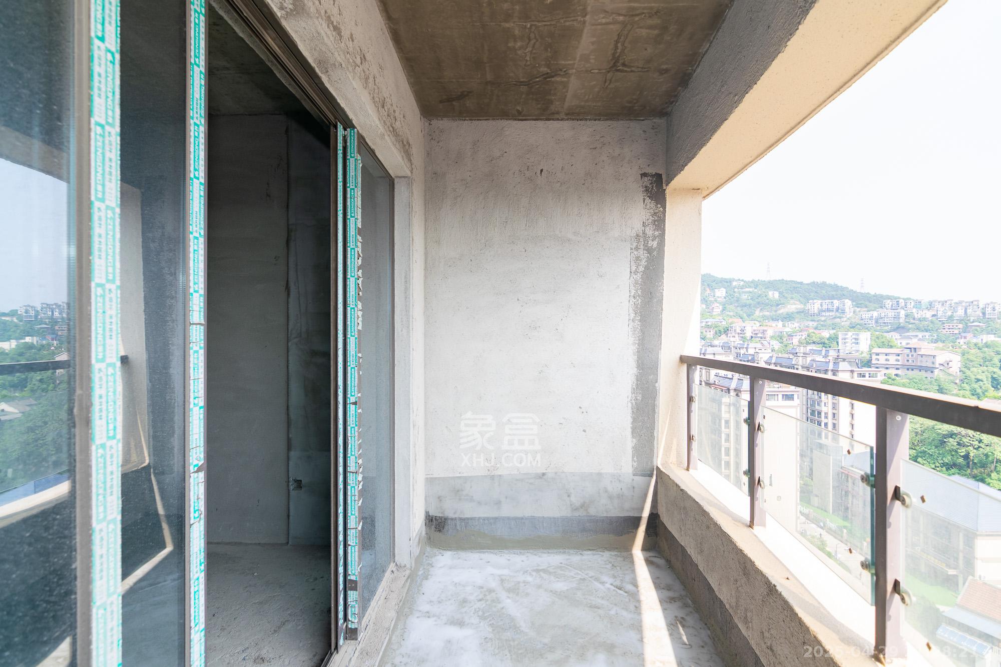 润和山水郡 3室2厅1卫 61.8万 润和山水郡 3室2厅1卫 61.8万阳台