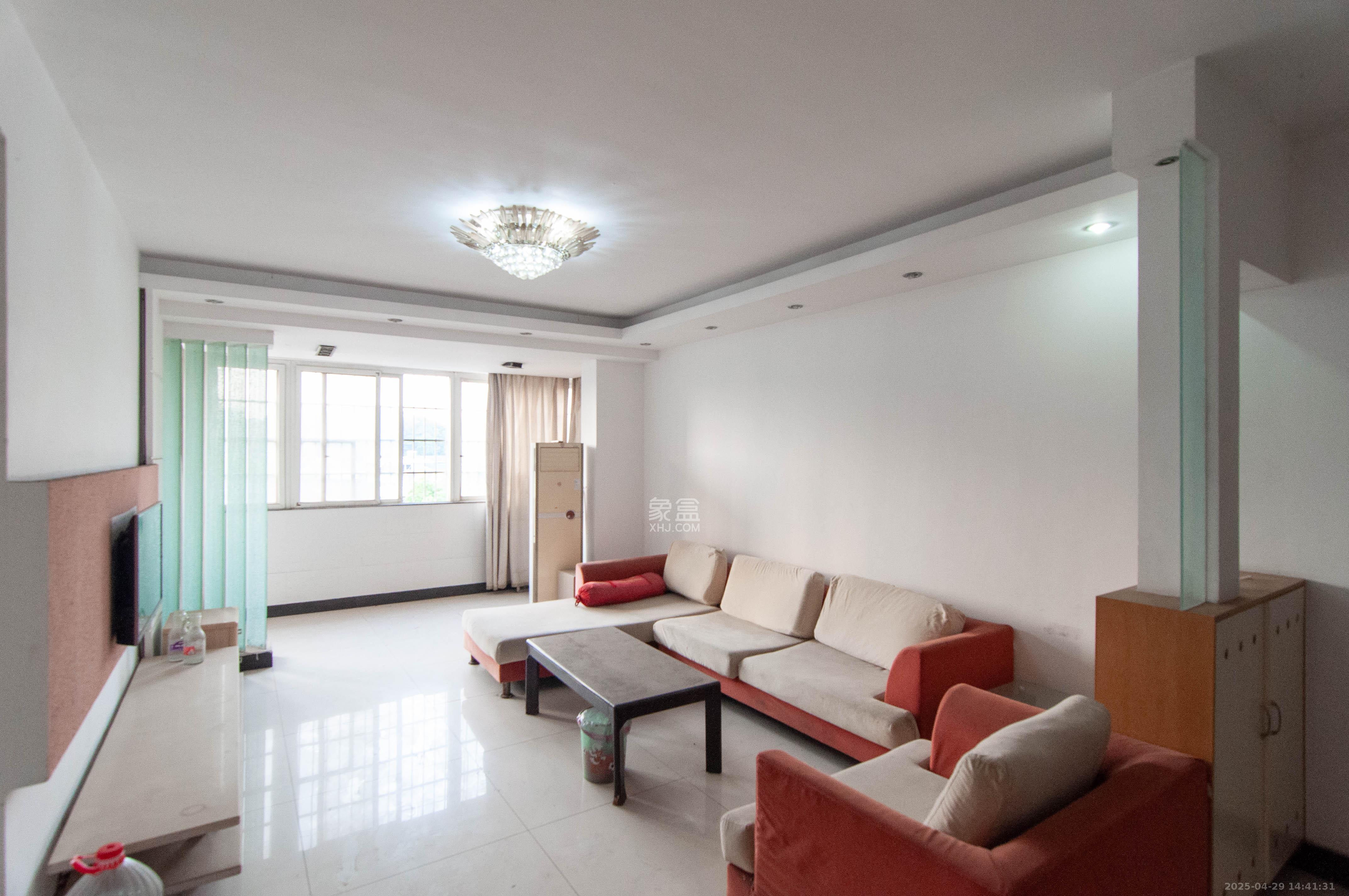 麓谷雅园 3室2厅2卫 69.8万 麓谷雅园 3室2厅2卫 69.8万客厅