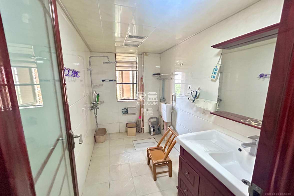 江河双水湾 1室2厅2卫 2800.0元/月 江河双水湾 1室2厅2卫 2800.0元/月室内图