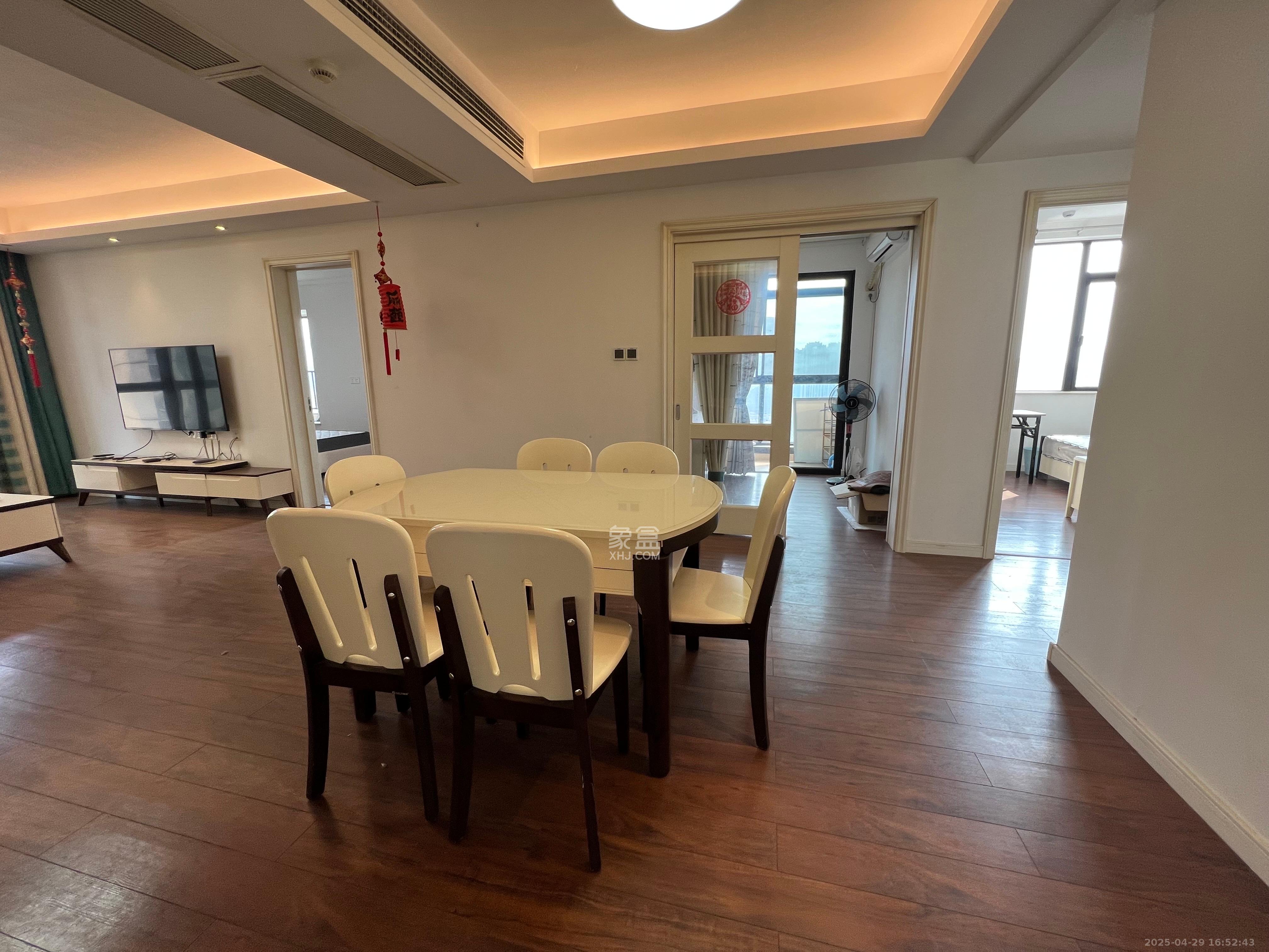 万科里金域国际 4室2厅2卫 4200.0元/月 万科里金域国际 4室2厅2卫 4200.0元/月室内图