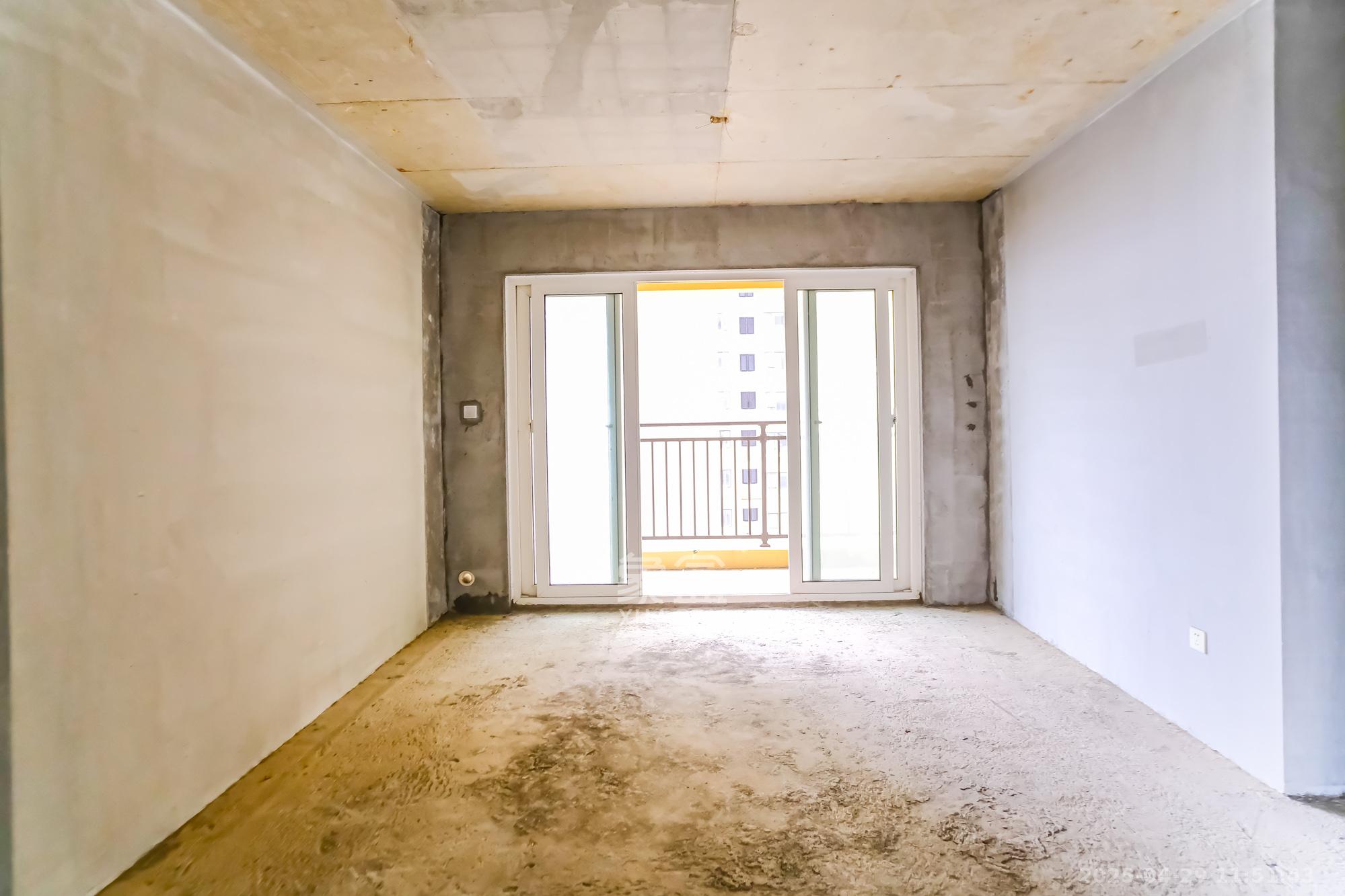 保利香槟国际 4室2厅1卫 91.0万 保利香槟国际 4室2厅1卫 91.0万客厅