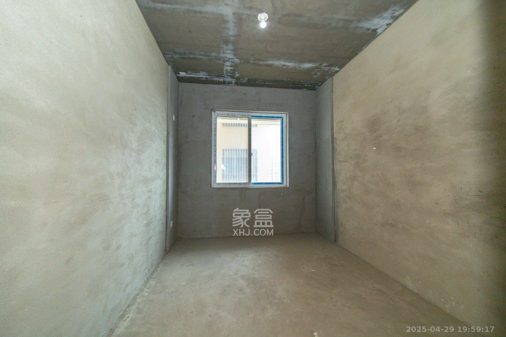 楚天世纪城西苑 4室2厅2卫 95.0万 楚天世纪城西苑 4室2厅2卫 95.0万卧室