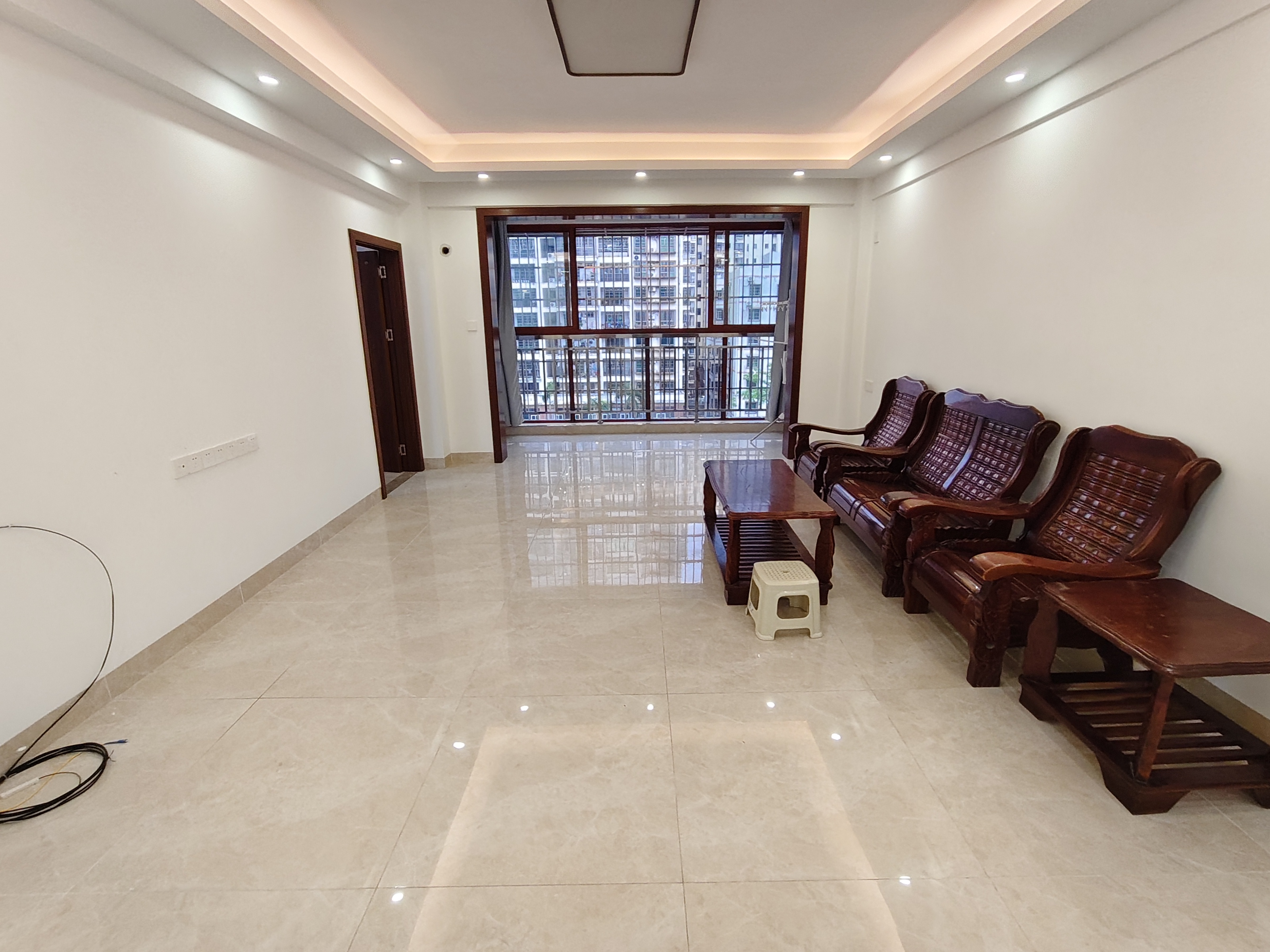 崇华小区 4室2厅2卫 3300.0元/月 崇华小区 4室2厅2卫 3300.0元/月室内图