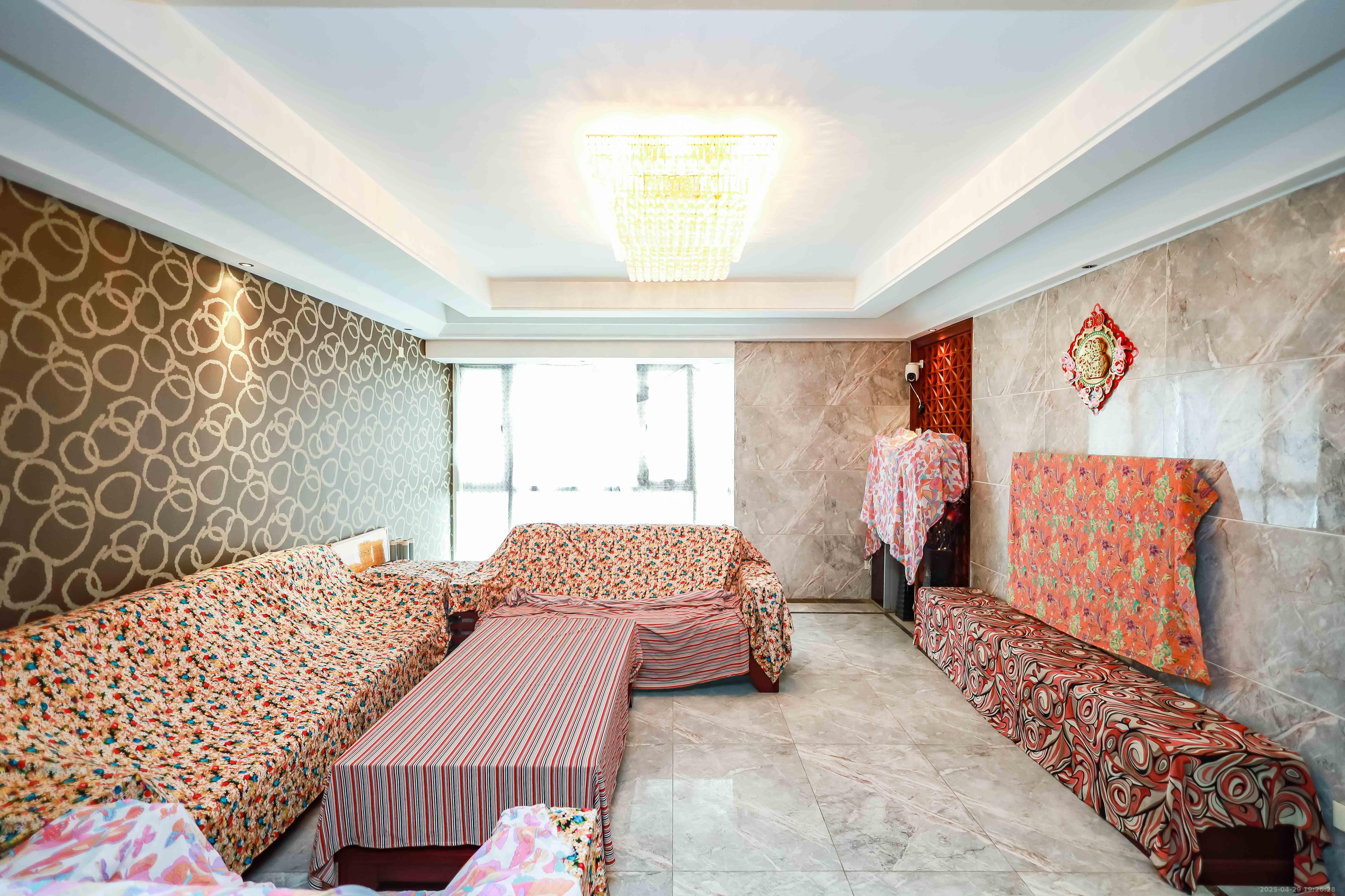 岳麓壹号  3室2厅2卫    200.0万 岳麓壹号  3室2厅2卫    200.0万客厅