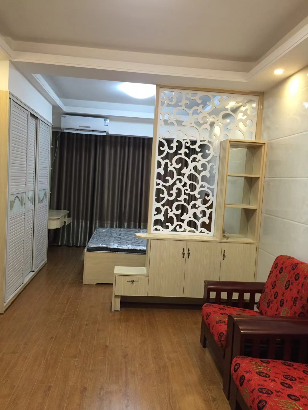 逸臣中央 1室1厅1卫 1300.0元/月 逸臣中央 1室1厅1卫 1300.0元/月室内图