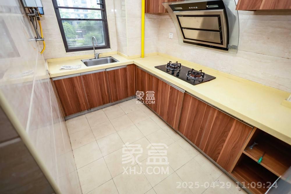 麓谷小镇  3室2厅1卫   2350.00元/月室内图