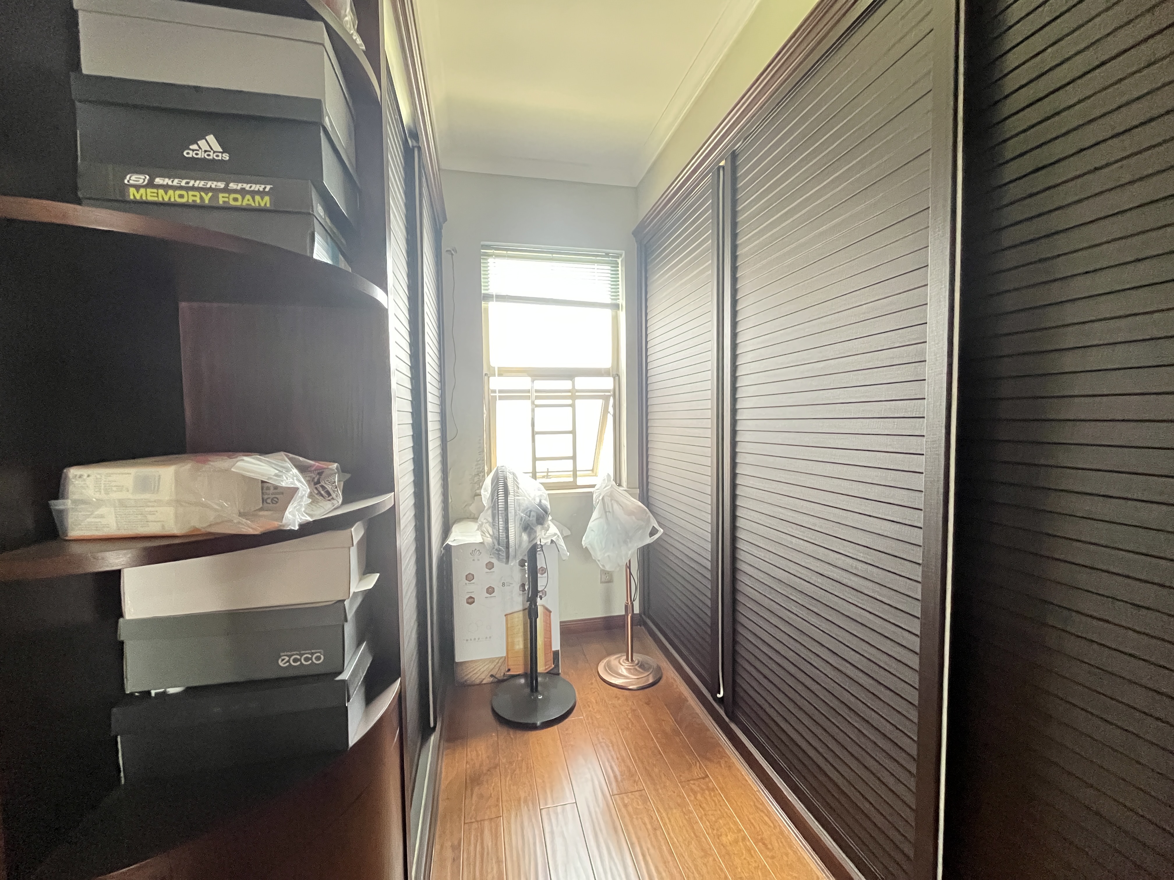 环保欣苑 4室2厅2卫 145.8万 环保欣苑 4室2厅2卫 145.8万客厅