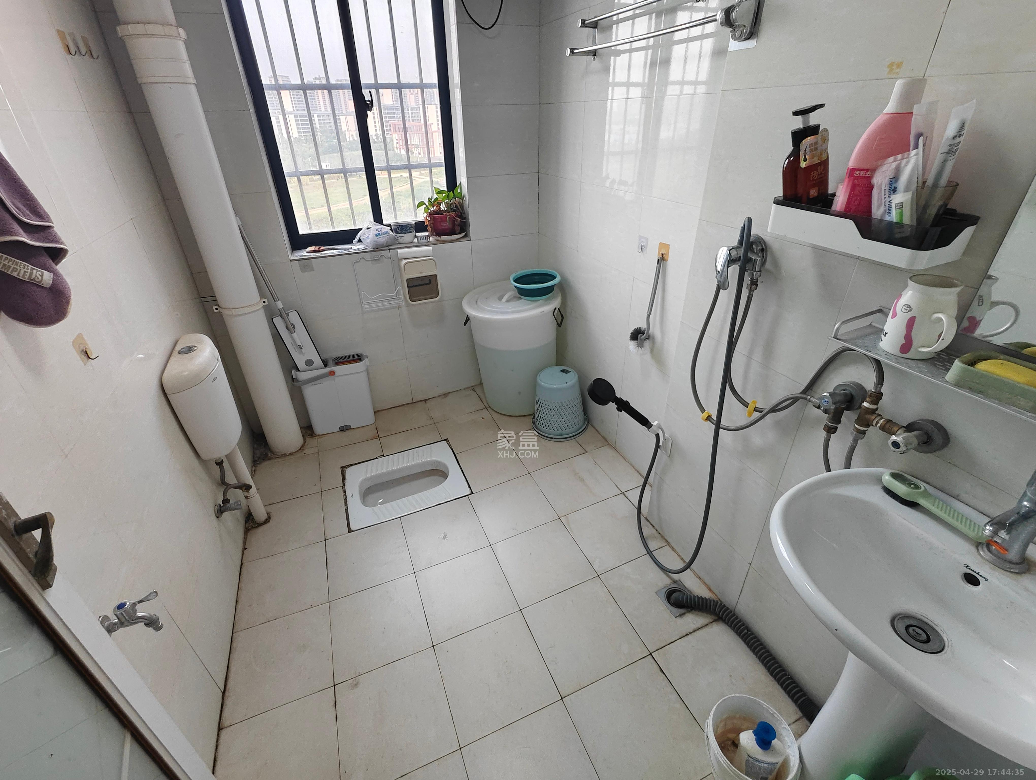 汀湘十里  3室2厅2卫   2300.00元/月室内图
