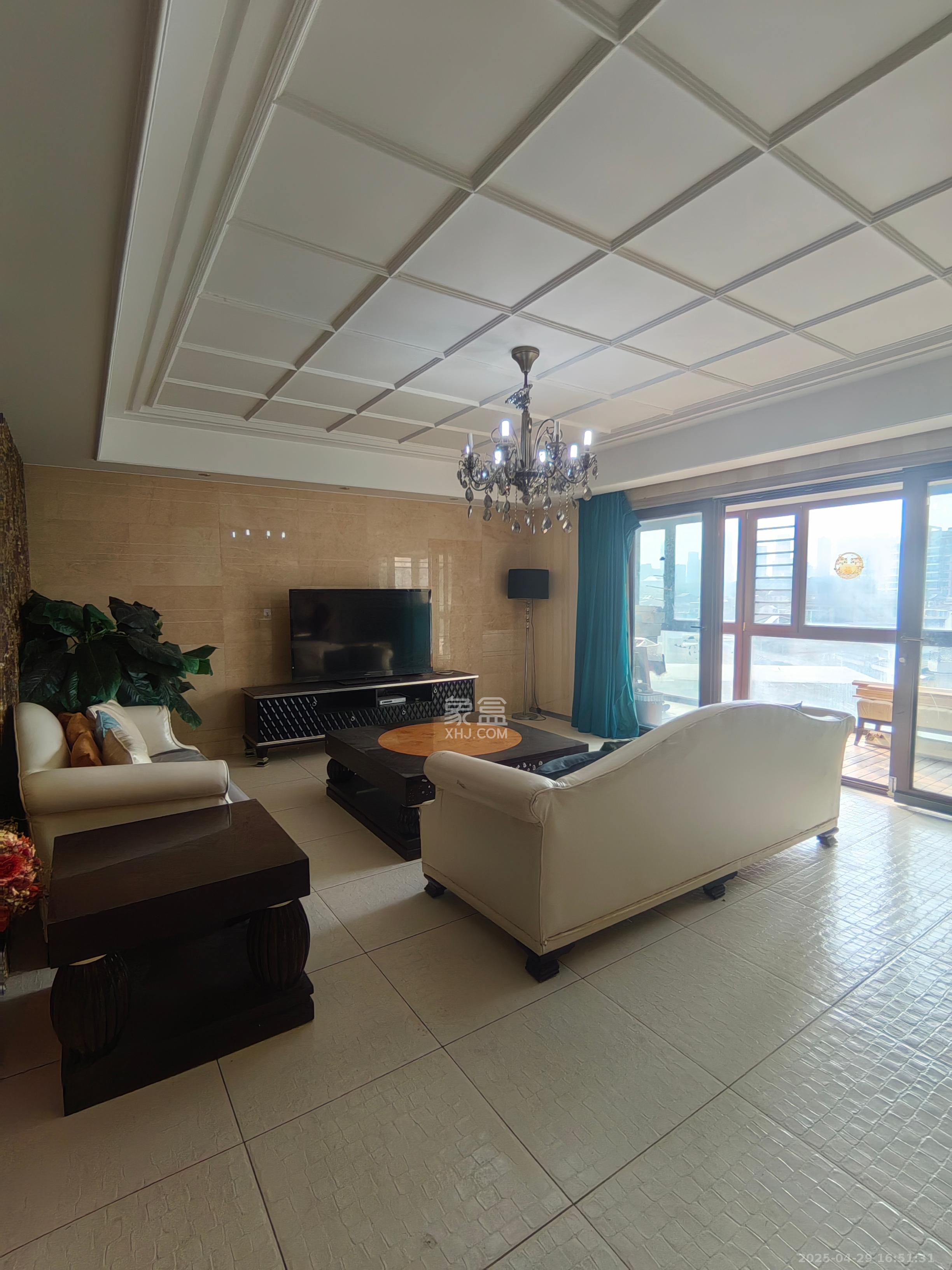 梦泽园 3室2厅2卫 4300.0元/月 梦泽园 3室2厅2卫 4300.0元/月室内图