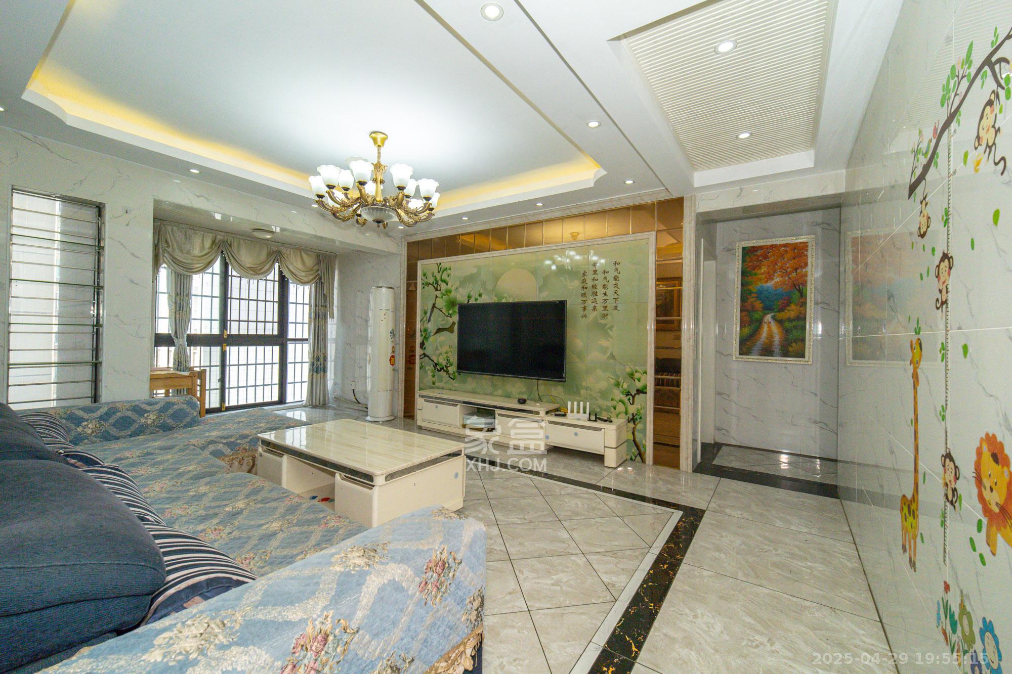 国泰九龙湾 4室2厅2卫 125.0万 国泰九龙湾 4室2厅2卫 125.0万客厅