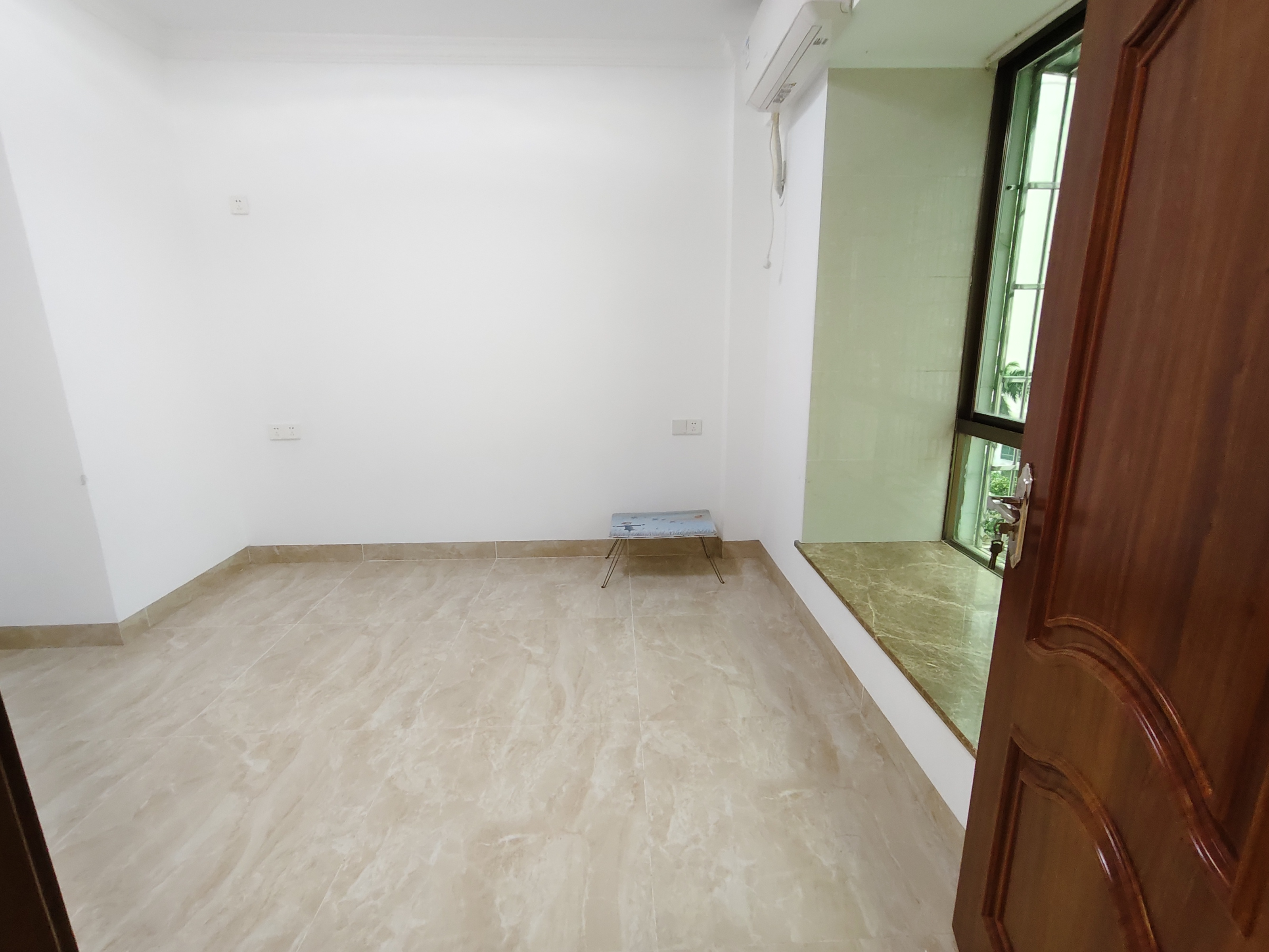 崇华小区 4室2厅2卫 3300.0元/月 崇华小区 4室2厅2卫 3300.0元/月室内图