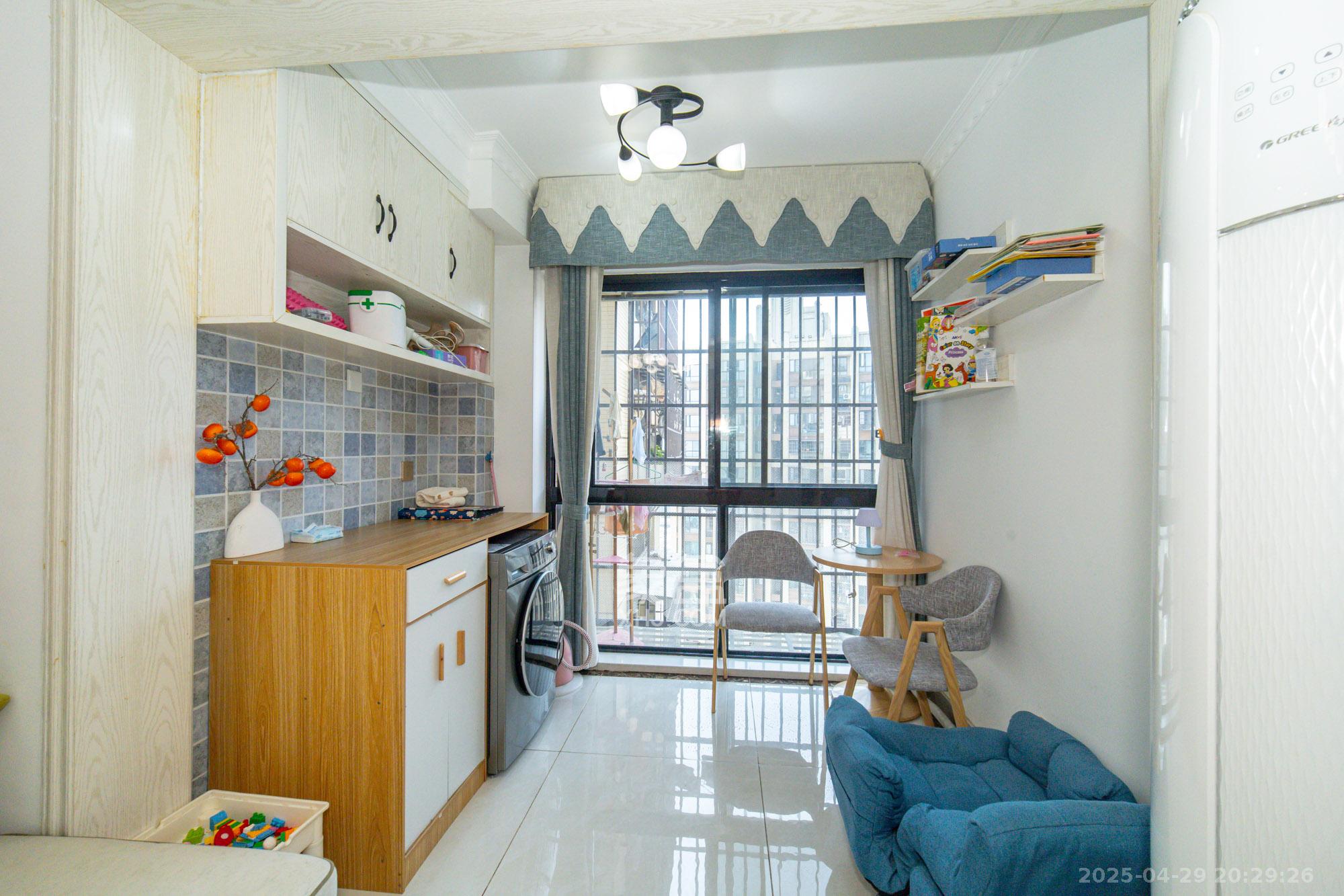 国泰九龙湾 4室2厅2卫 98.8万 国泰九龙湾 4室2厅2卫 98.8万阳台