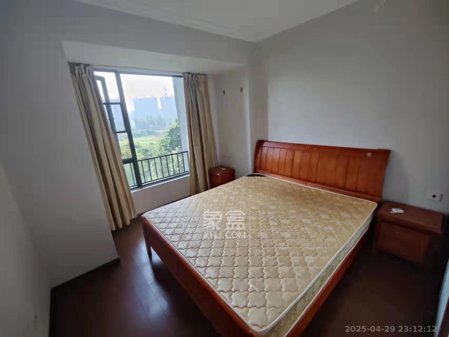 万科城  2室2厅1卫   2300.00元/月室内图