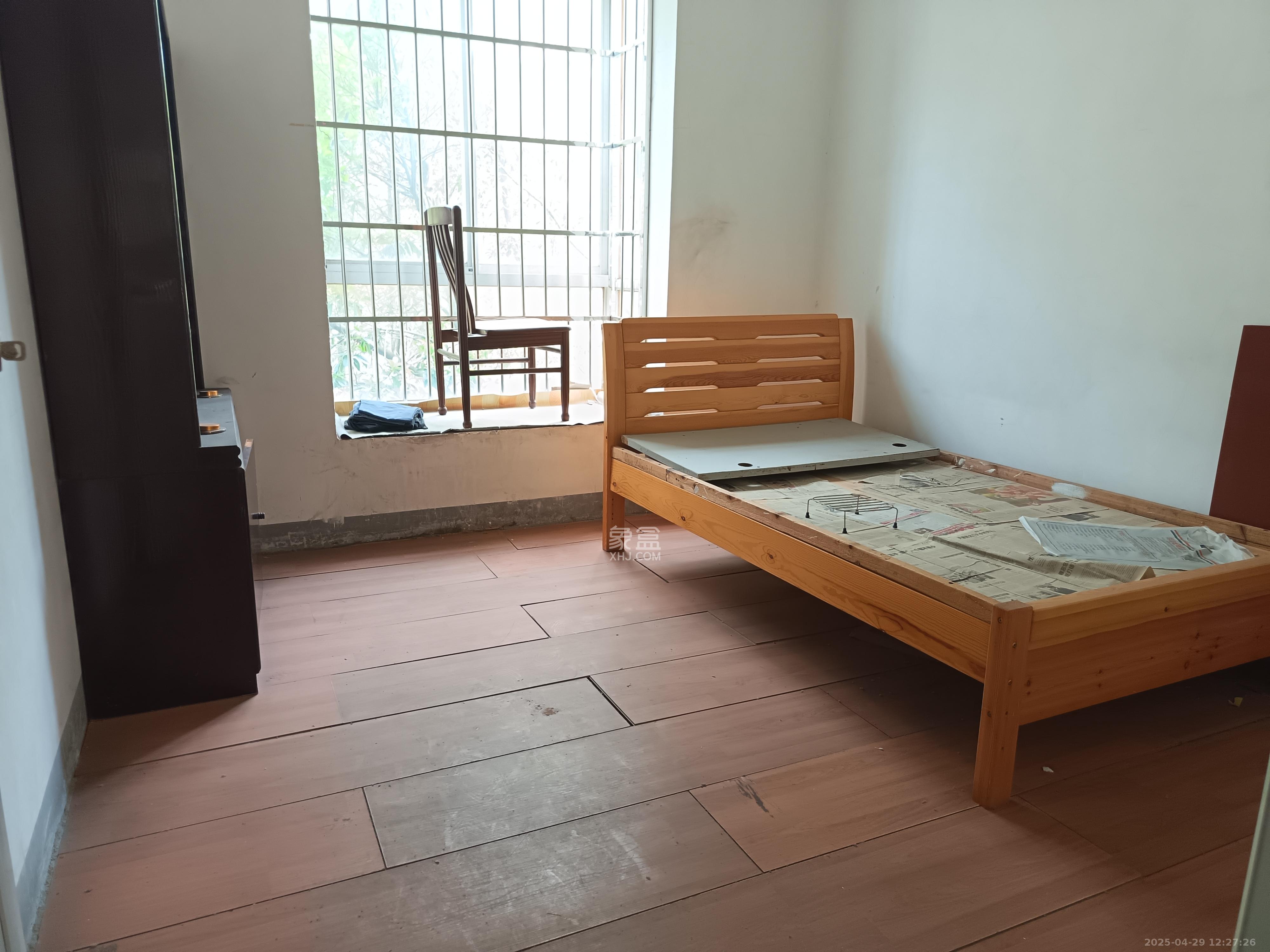 枫林绿洲  3室2厅2卫   1880.00元/月室内图1
