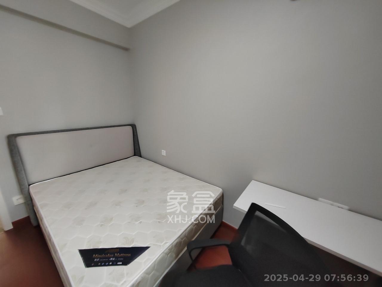 中海珑悦府  3室2厅2卫   3300.00元/月室内图