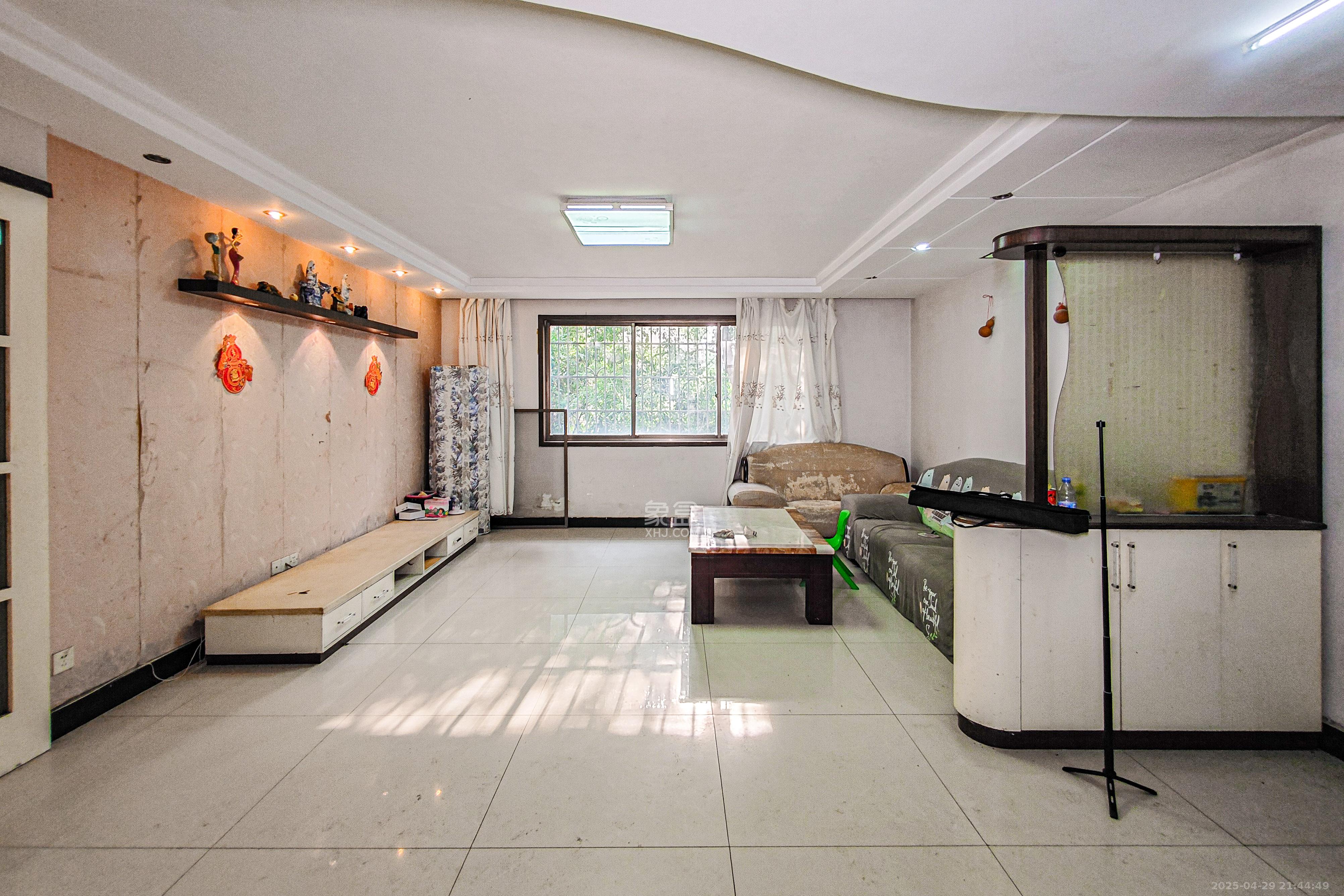 杨铭园  4室2厅2卫    88.0万 杨铭园  4室2厅2卫    88.0万客厅