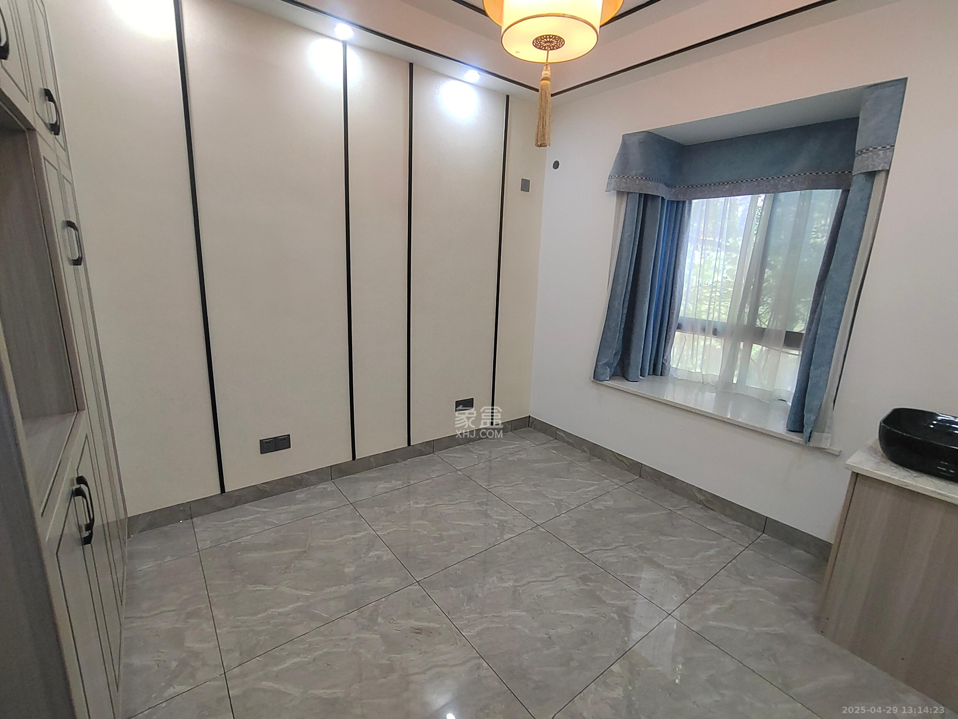 纳帕溪谷 5室2厅2卫 105.0万 纳帕溪谷 5室2厅2卫 105.0万客厅