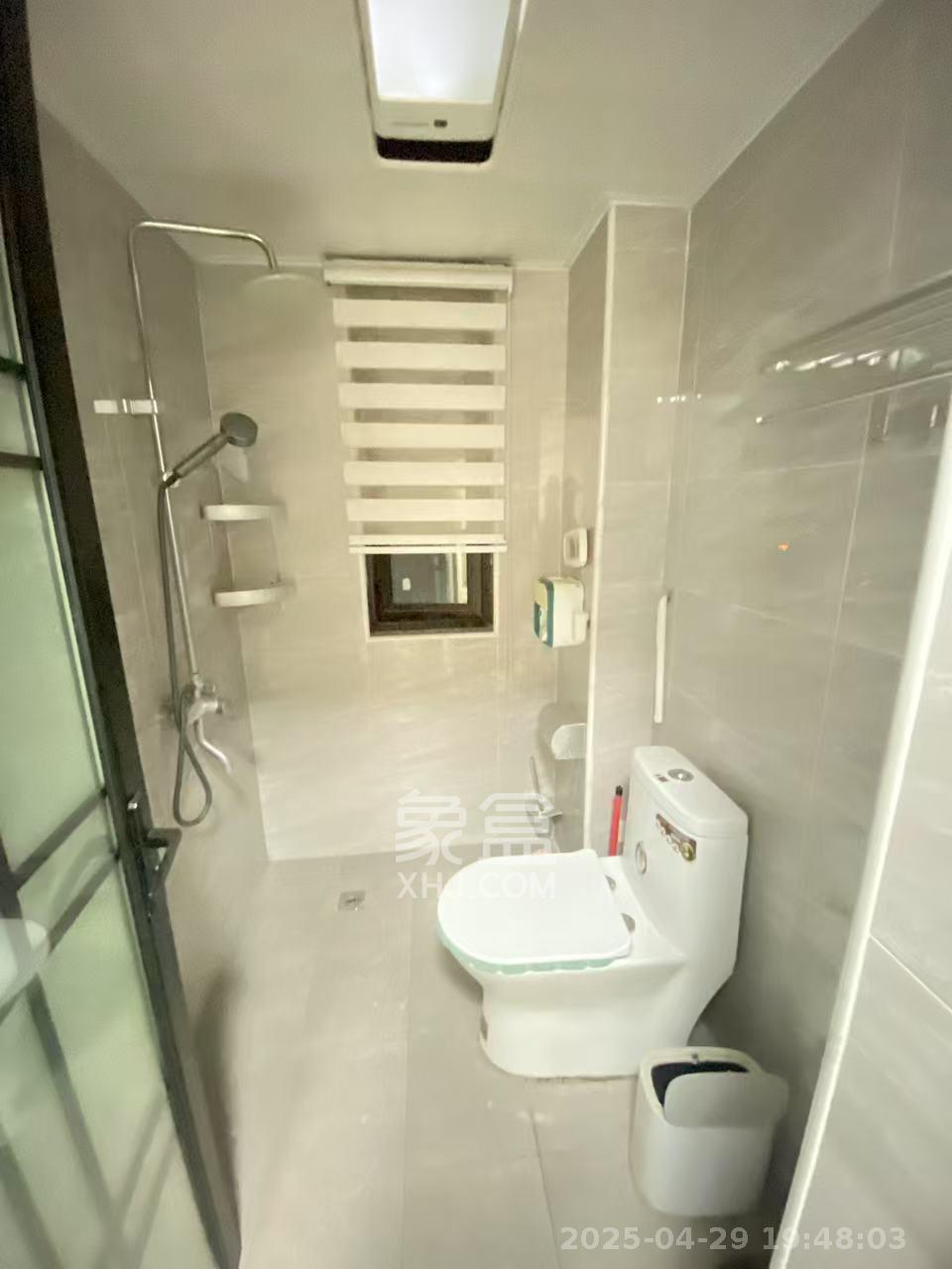卓越蔚蓝城邦  3室1厅1卫    2300.0元/月室内图