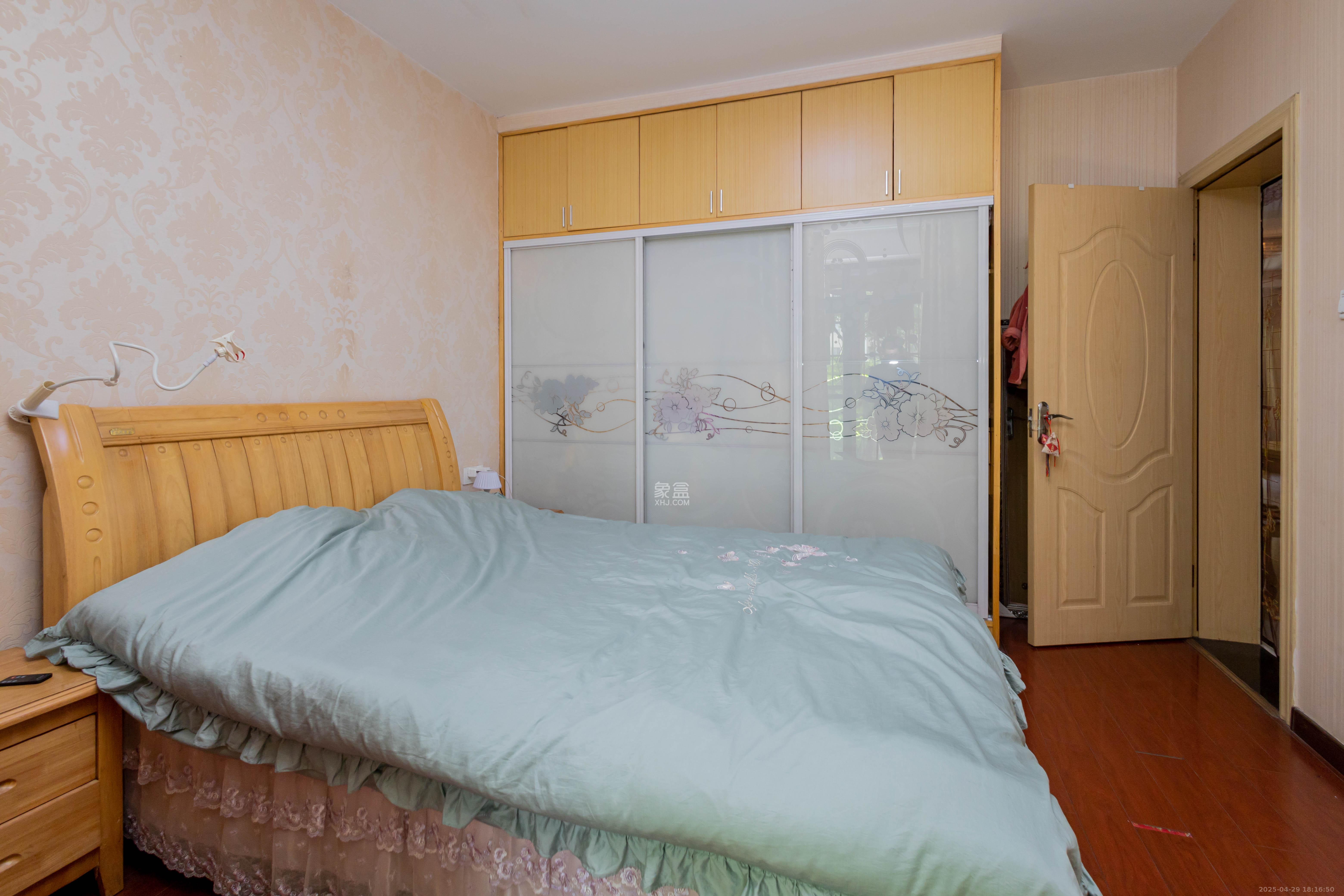 东岸锦城(东方人家)  3室2厅1卫    76.0万 东岸锦城(东方人家)  3室2厅1卫    76.0万卧室