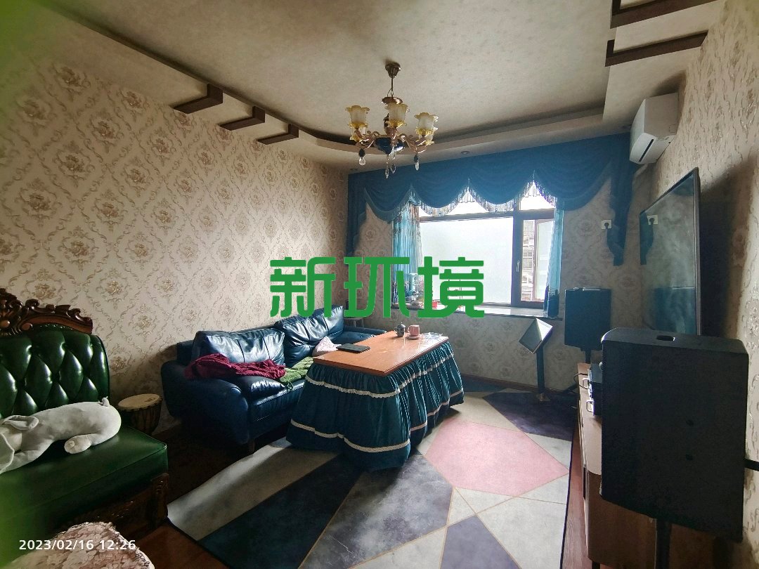 德皇小区  4室2厅2卫   118.00万客厅
