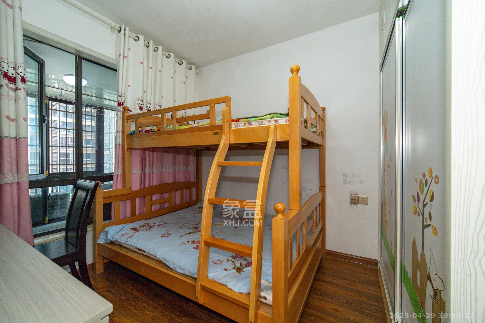 国泰九龙湾 4室2厅2卫 125.0万 国泰九龙湾 4室2厅2卫 125.0万卧室